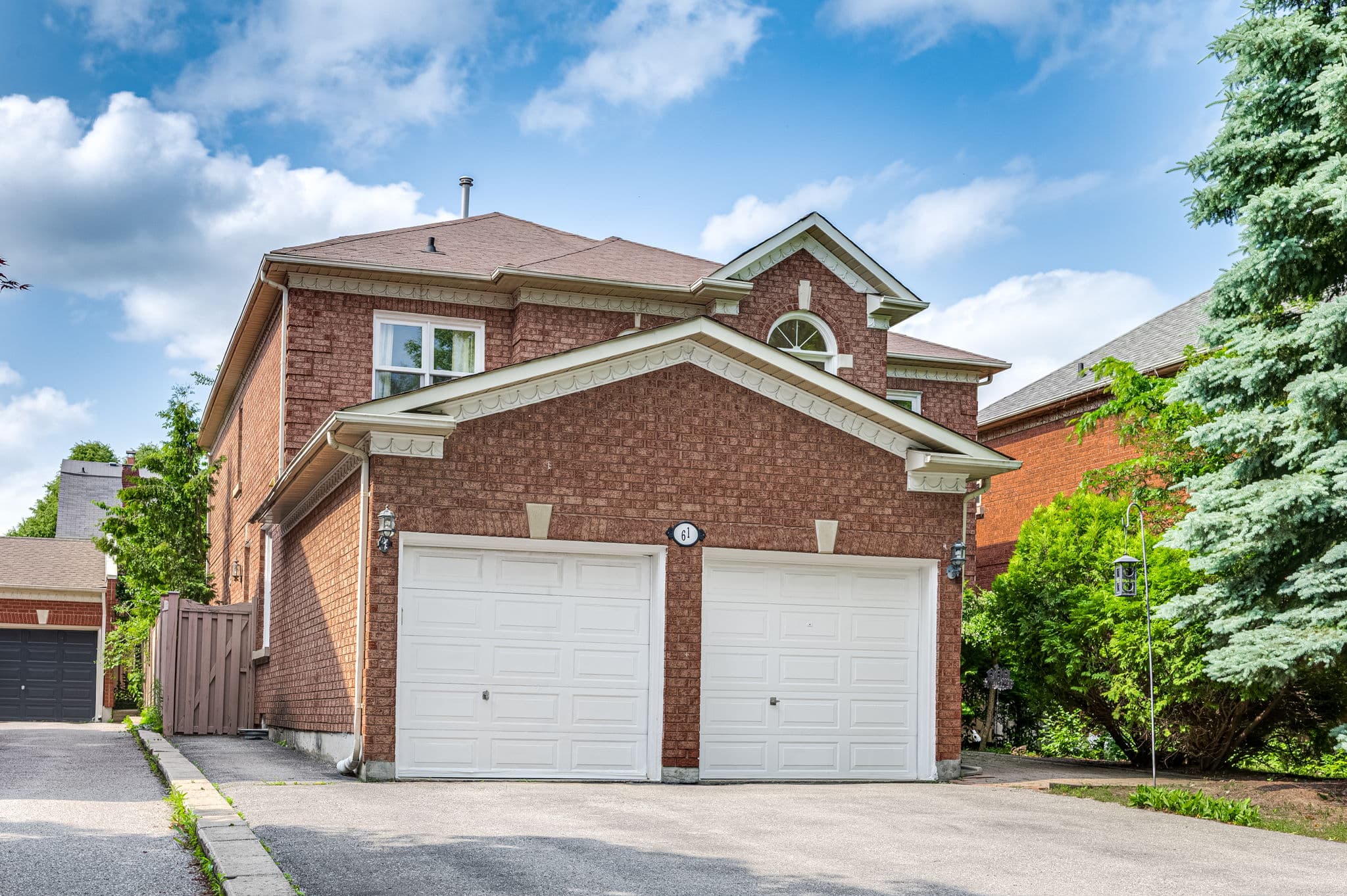 61 Willett Crescent Richmond Hill, ON L4C 7W2