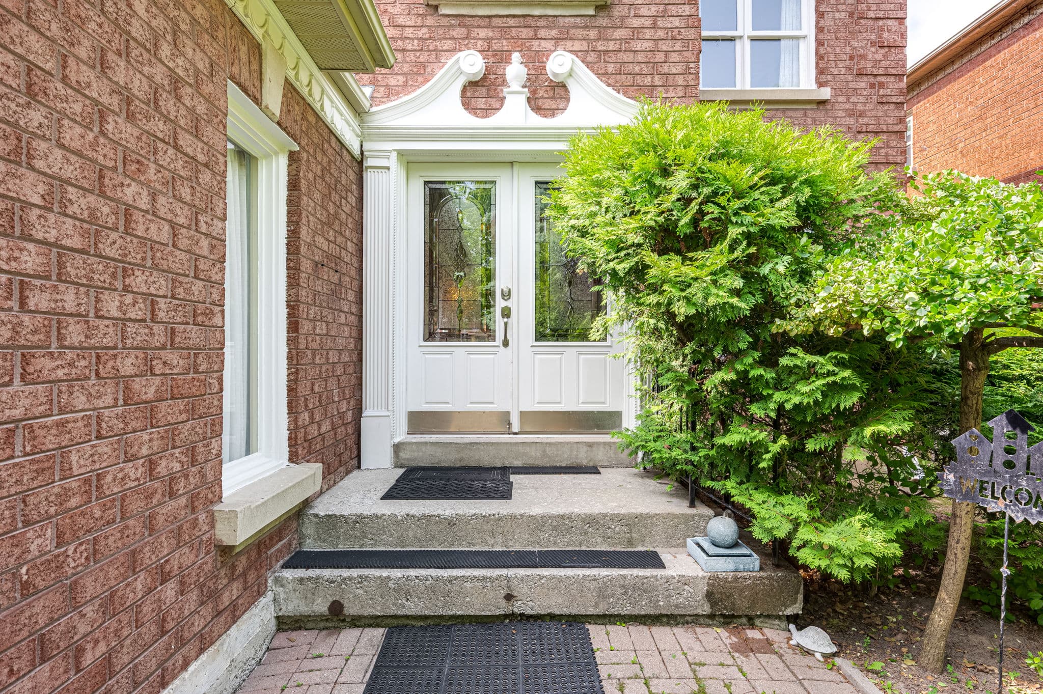 61 Willett Crescent Richmond Hill, ON L4C 7W2