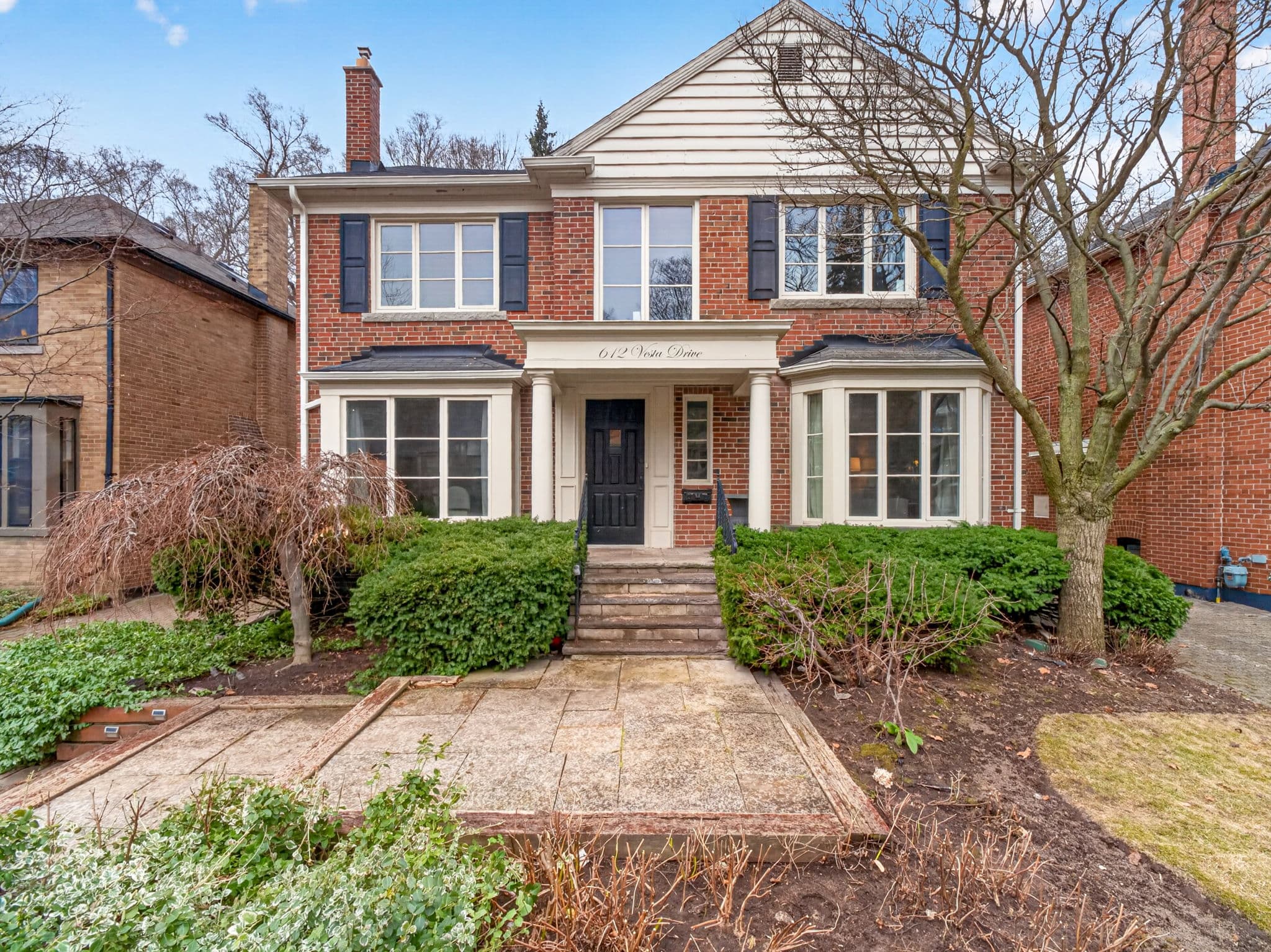 612 Vesta Dr Toronto, ON M5N 1H9