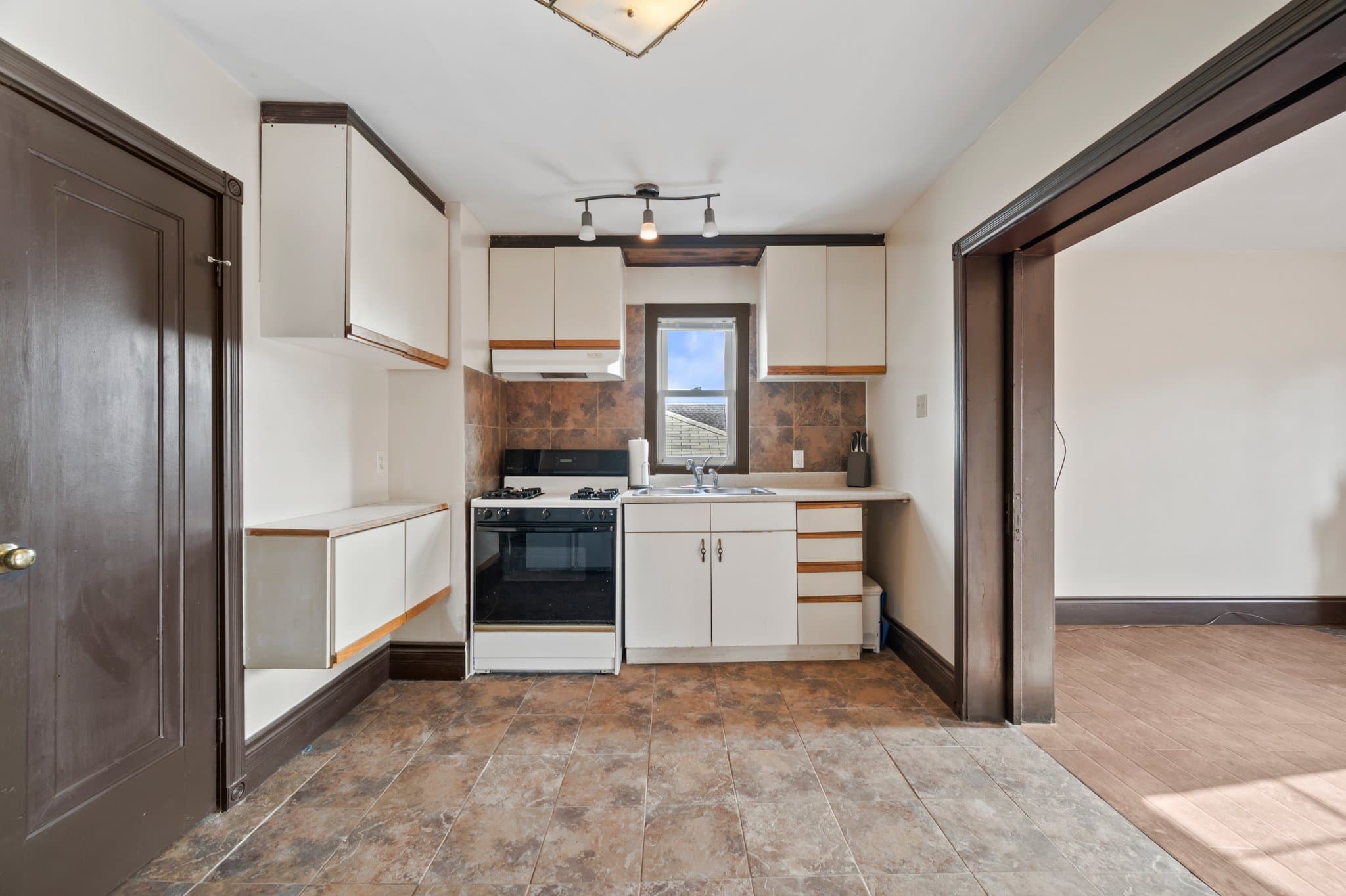6133 Prospect St Niagara Falls, ON L2G 1G9