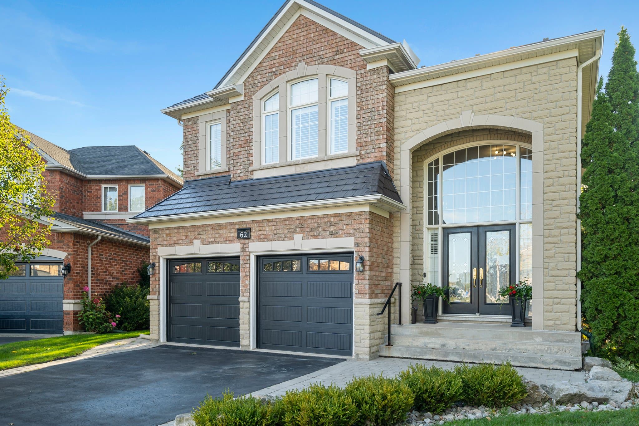 62 Kettle Ct Vaughan, ON L6A 2M2
