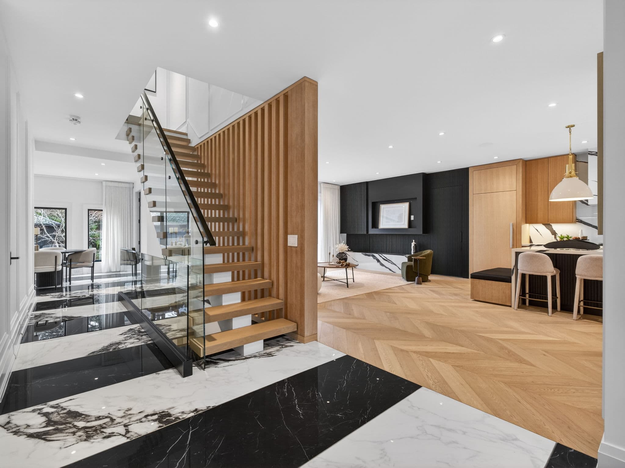 62 Maple Ave Toronto, ON M4W 2T7