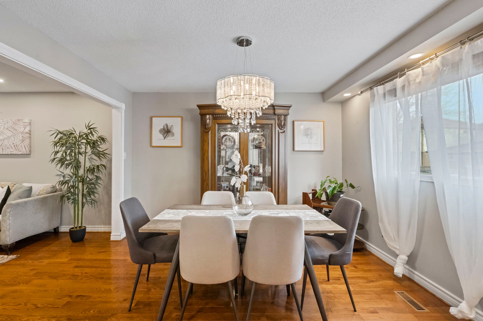 6215 Saltmarsh Ct Mississauga, ON L5N 5V9
