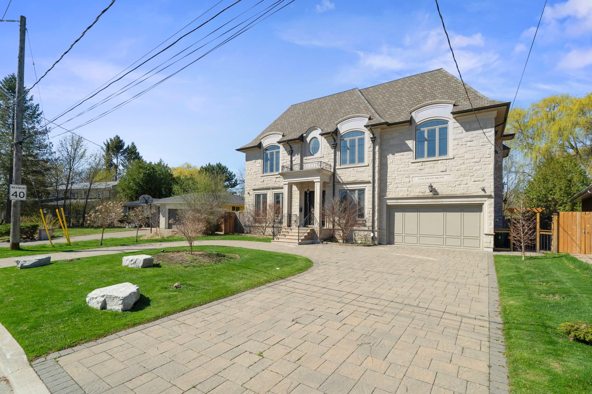 63 Alamosa Dr Toronto, ON M2J 2N8