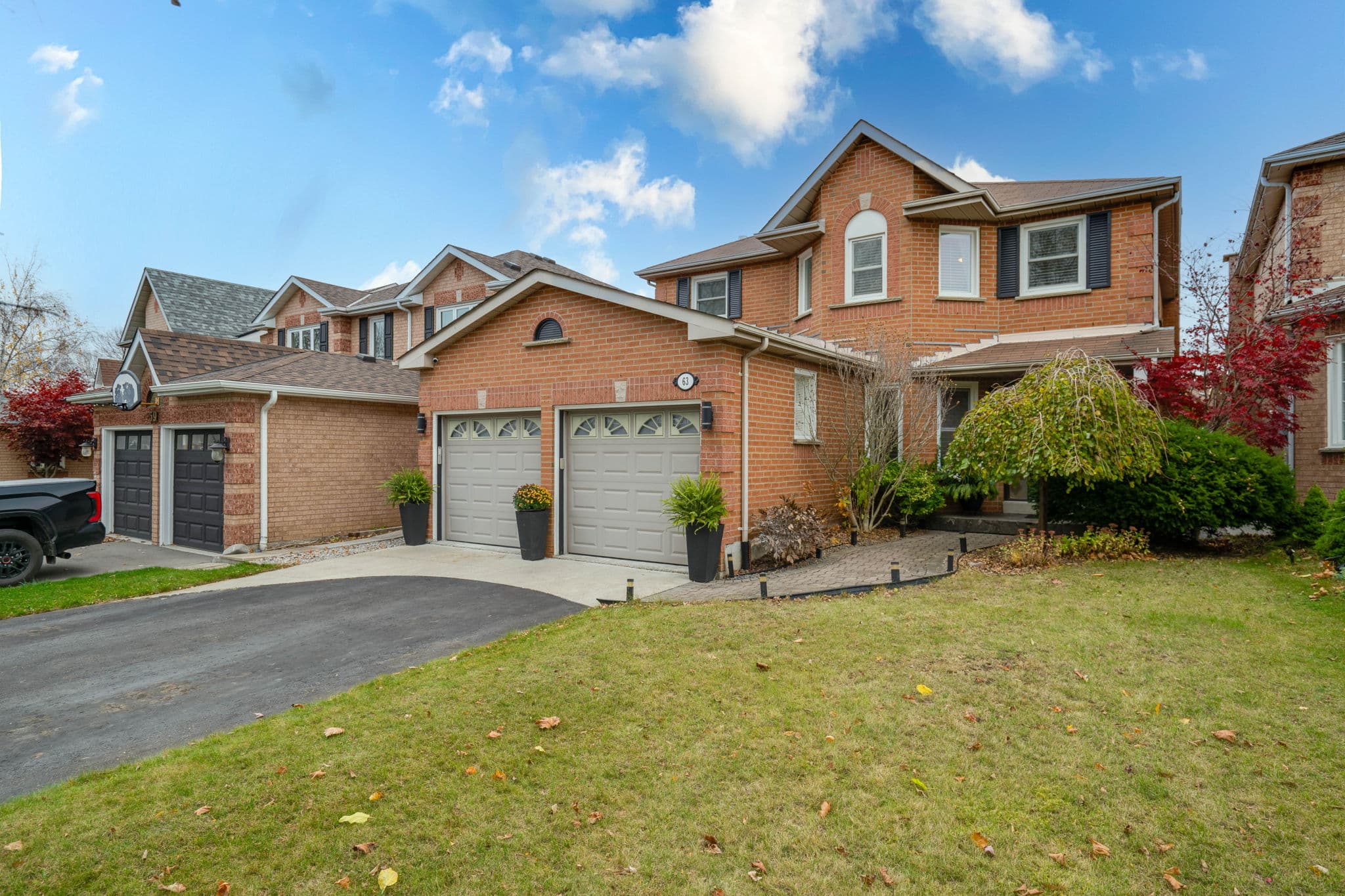 63 Dawlish Ave Aurora, ON L4G 6R4