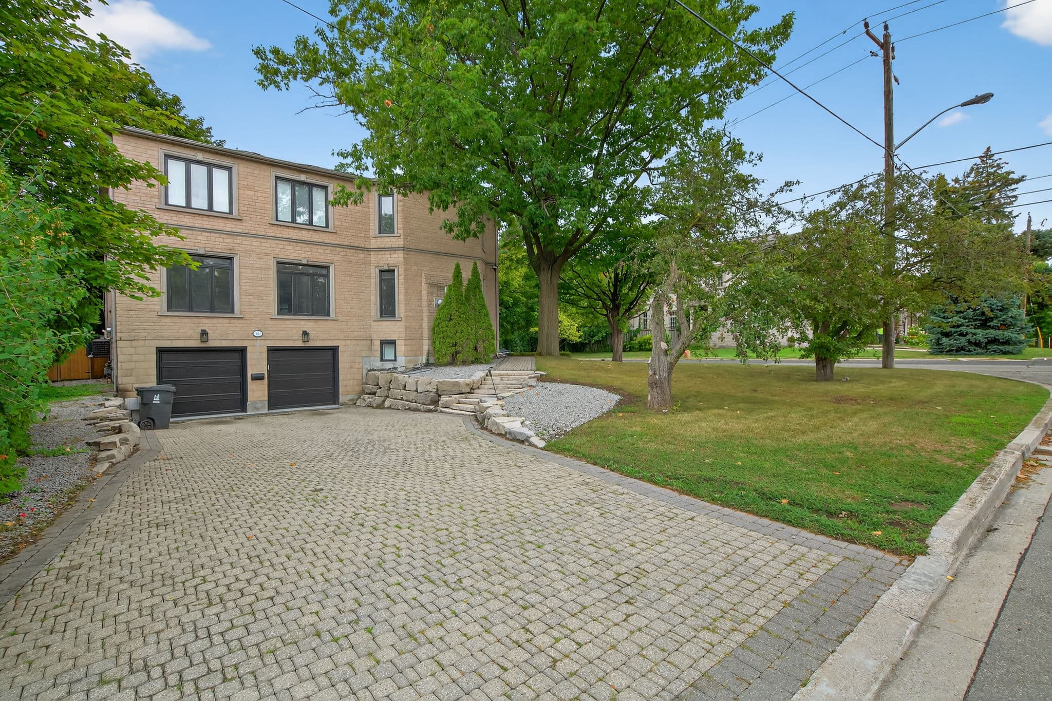 63 Gordon Rd Toronto, ON M2P 1E3