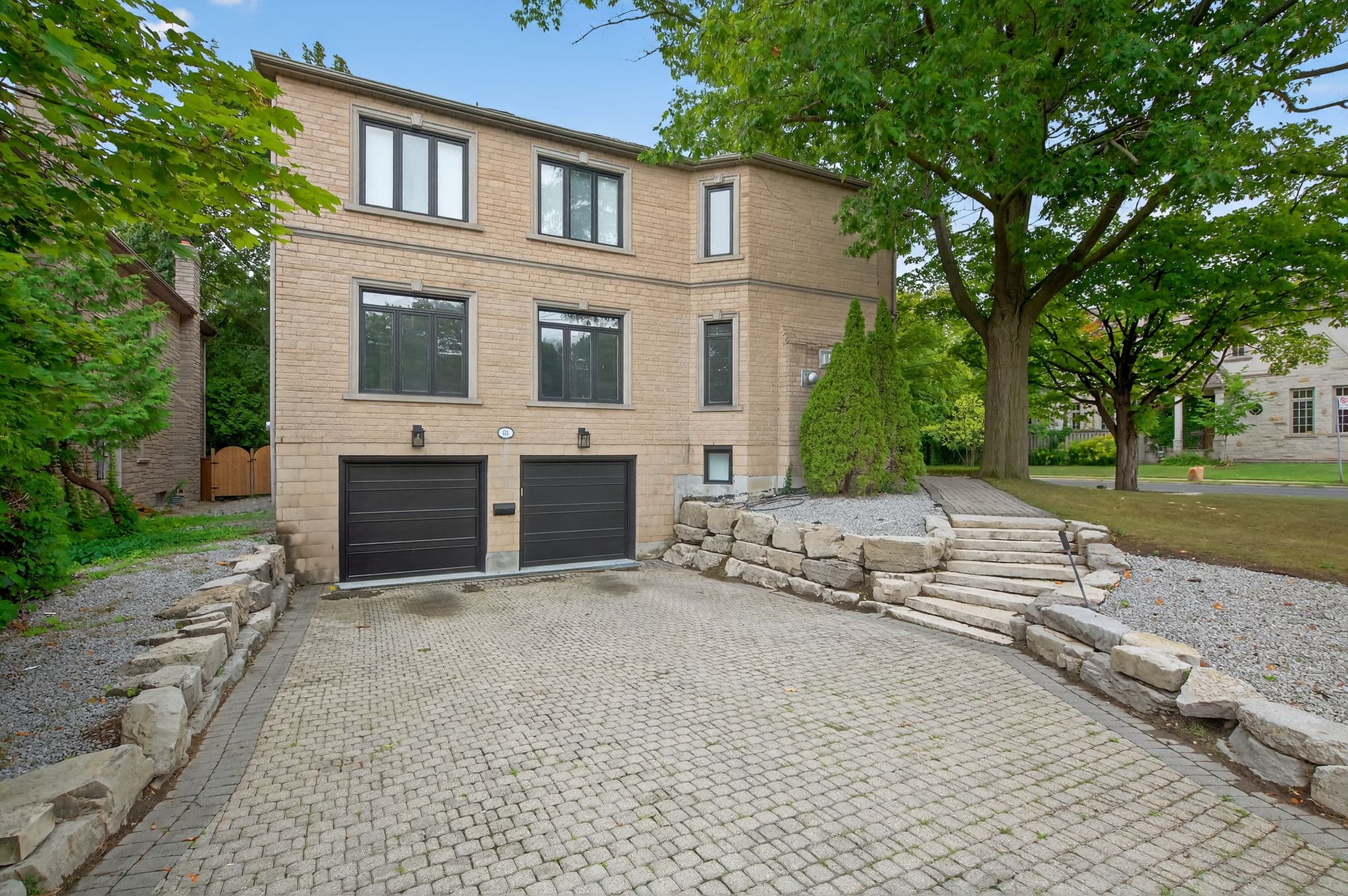 63 Gordon Rd Toronto, ON M2P 1E3