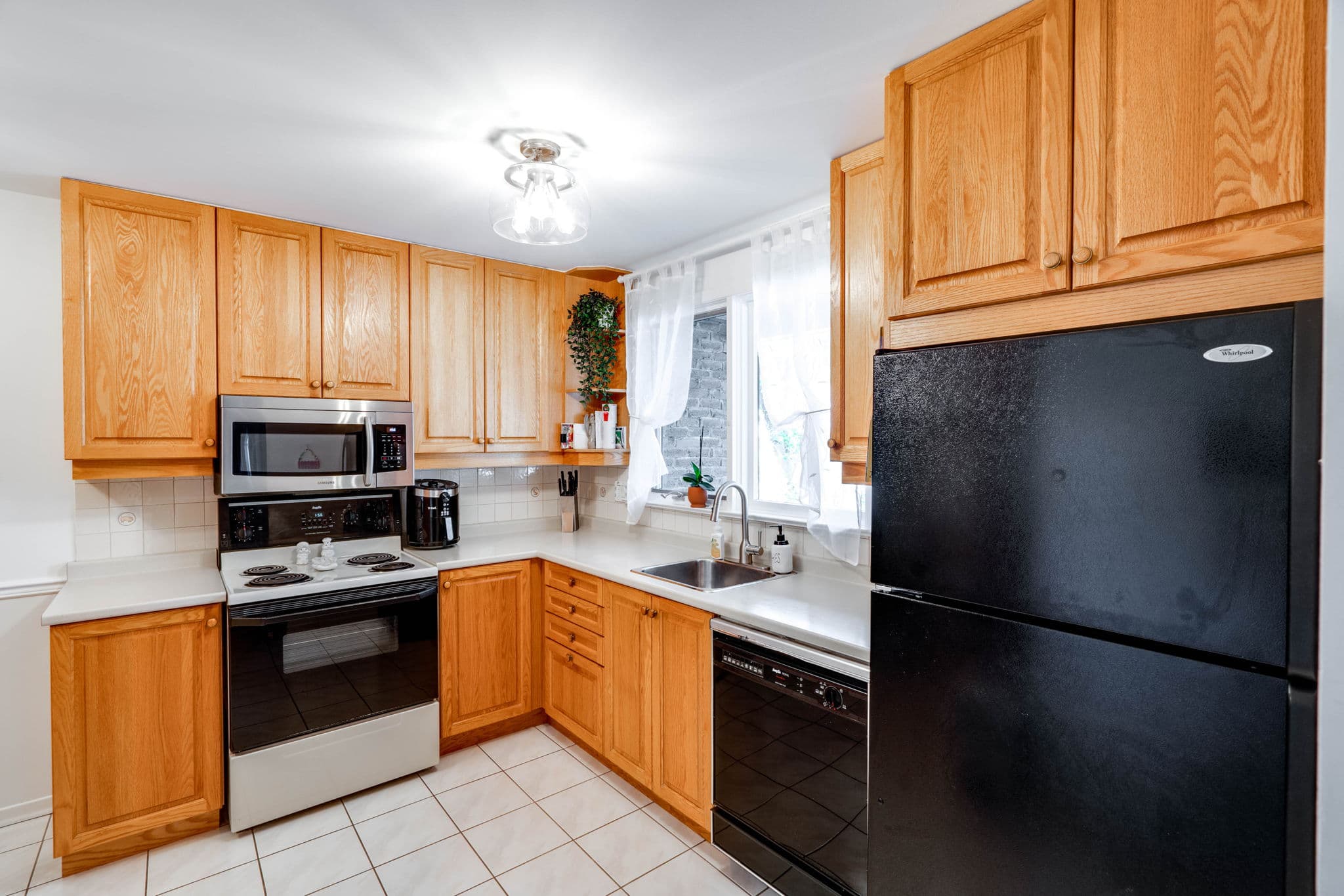 63 Hollyberry Trail Toronto, ON M2H 2N9
