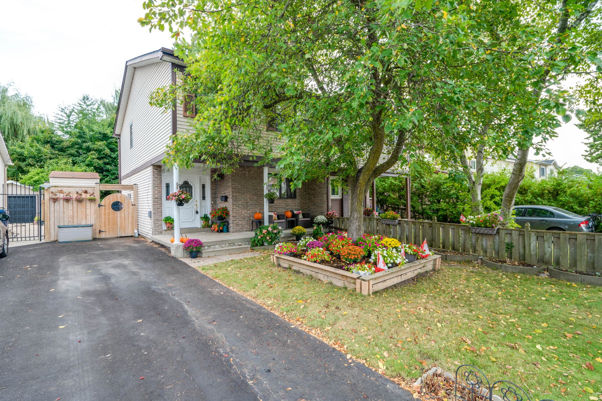 63 Hollyberry Trail Toronto, ON M2H 2N9