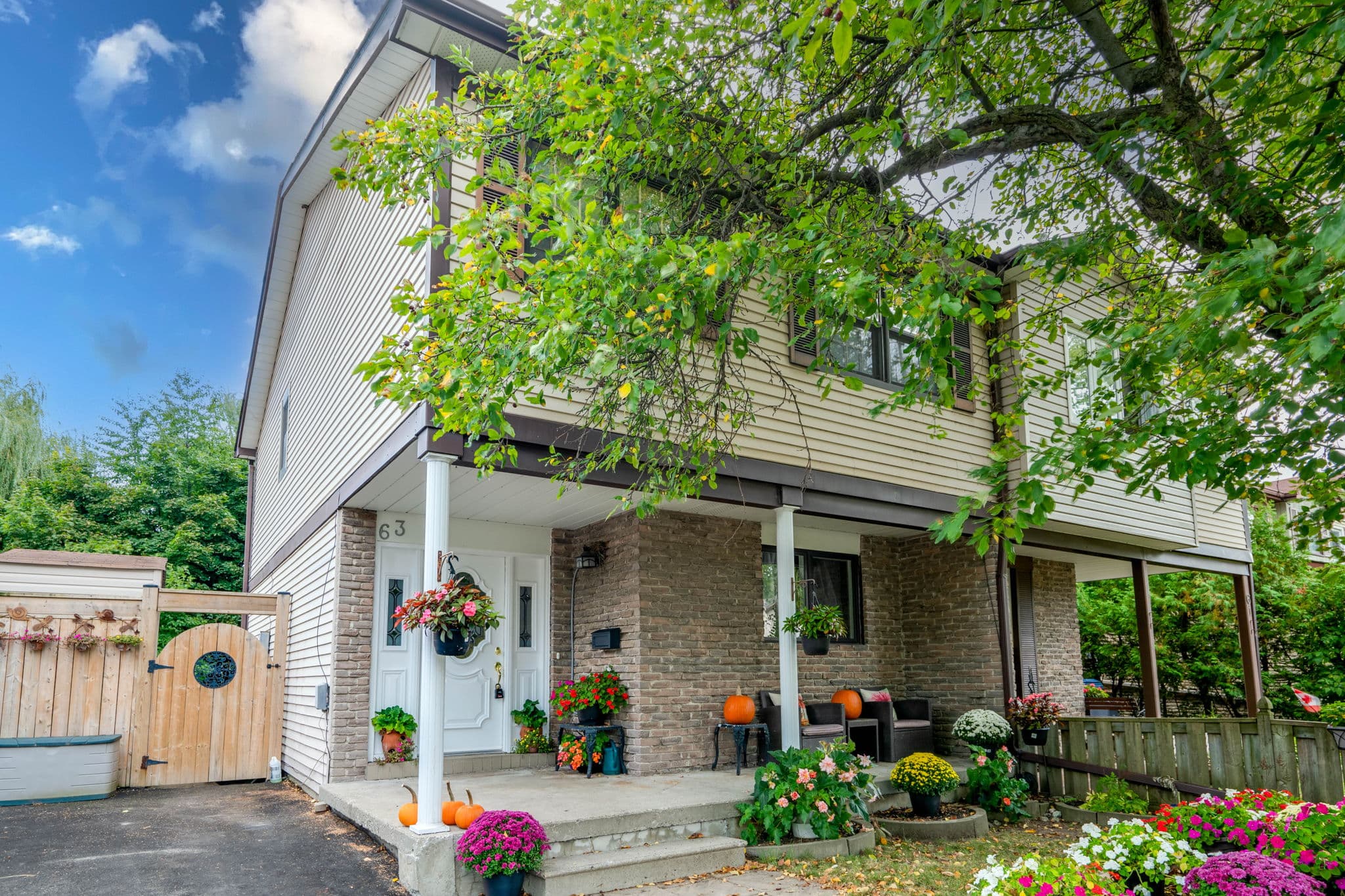 63 Hollyberry Trail Toronto, ON M2H 2N9
