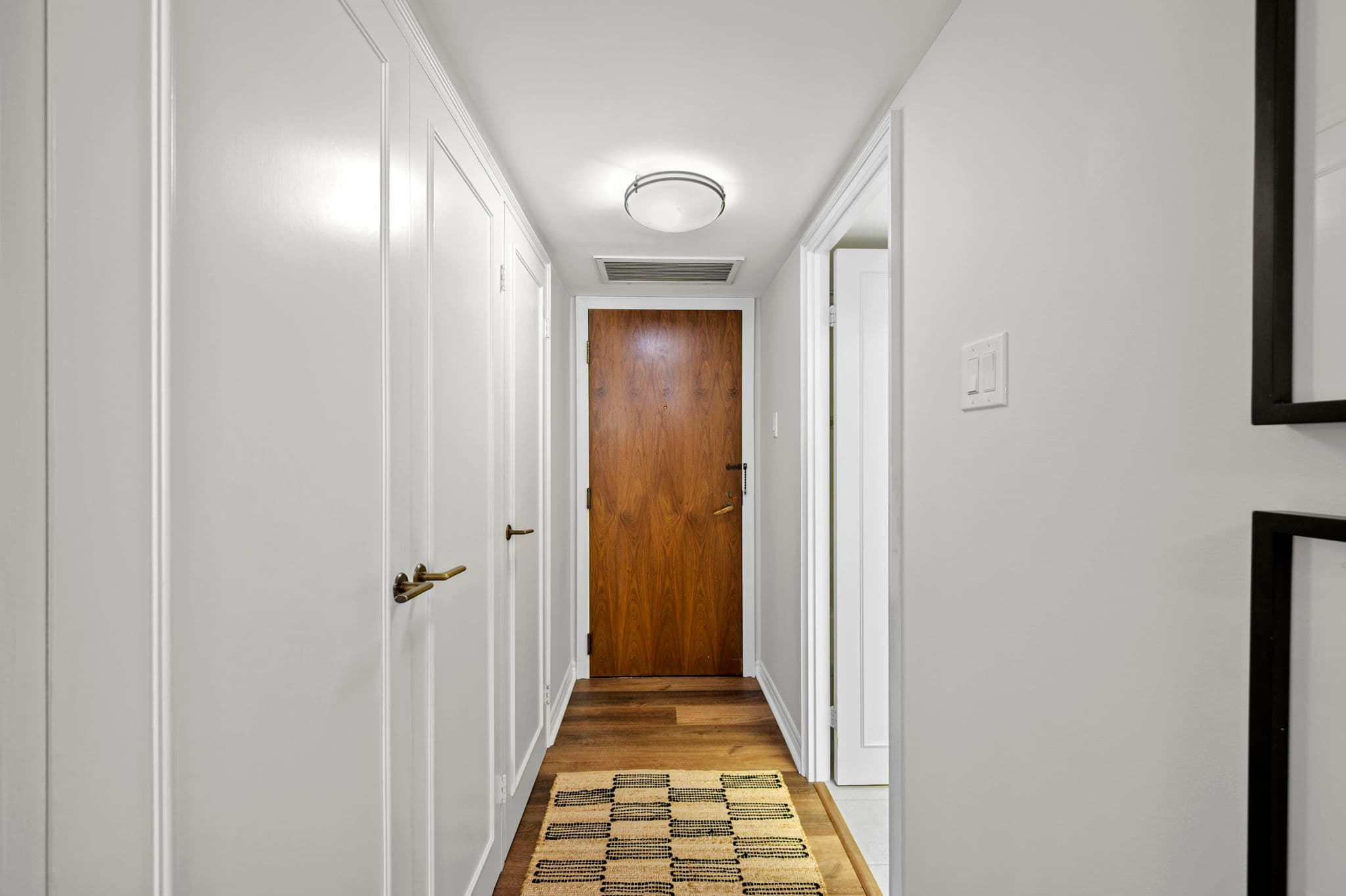 63 St Clair Ave W Unit 703 Toronto, ON M4V 2Y9