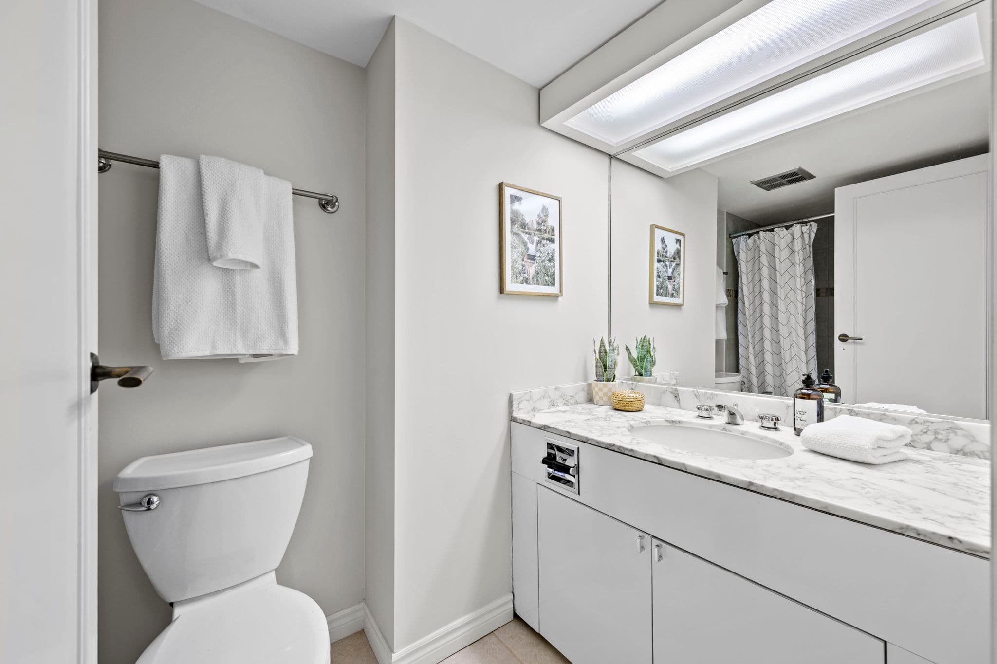 63 St Clair Ave W Unit 703 Toronto, ON M4V 2Y9