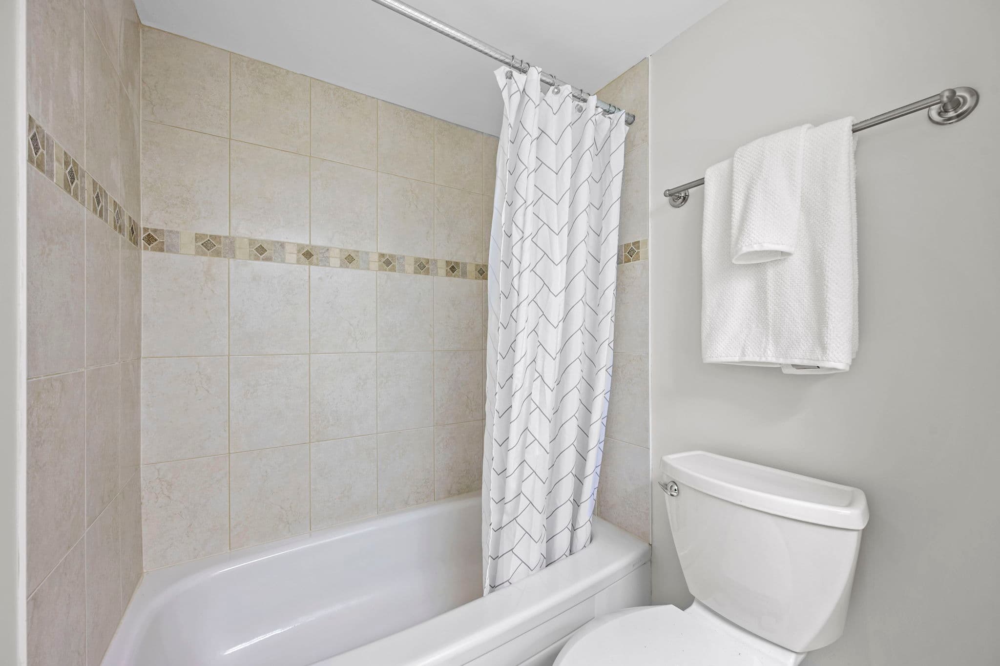 63 St Clair Ave W Unit 703 Toronto, ON M4V 2Y9