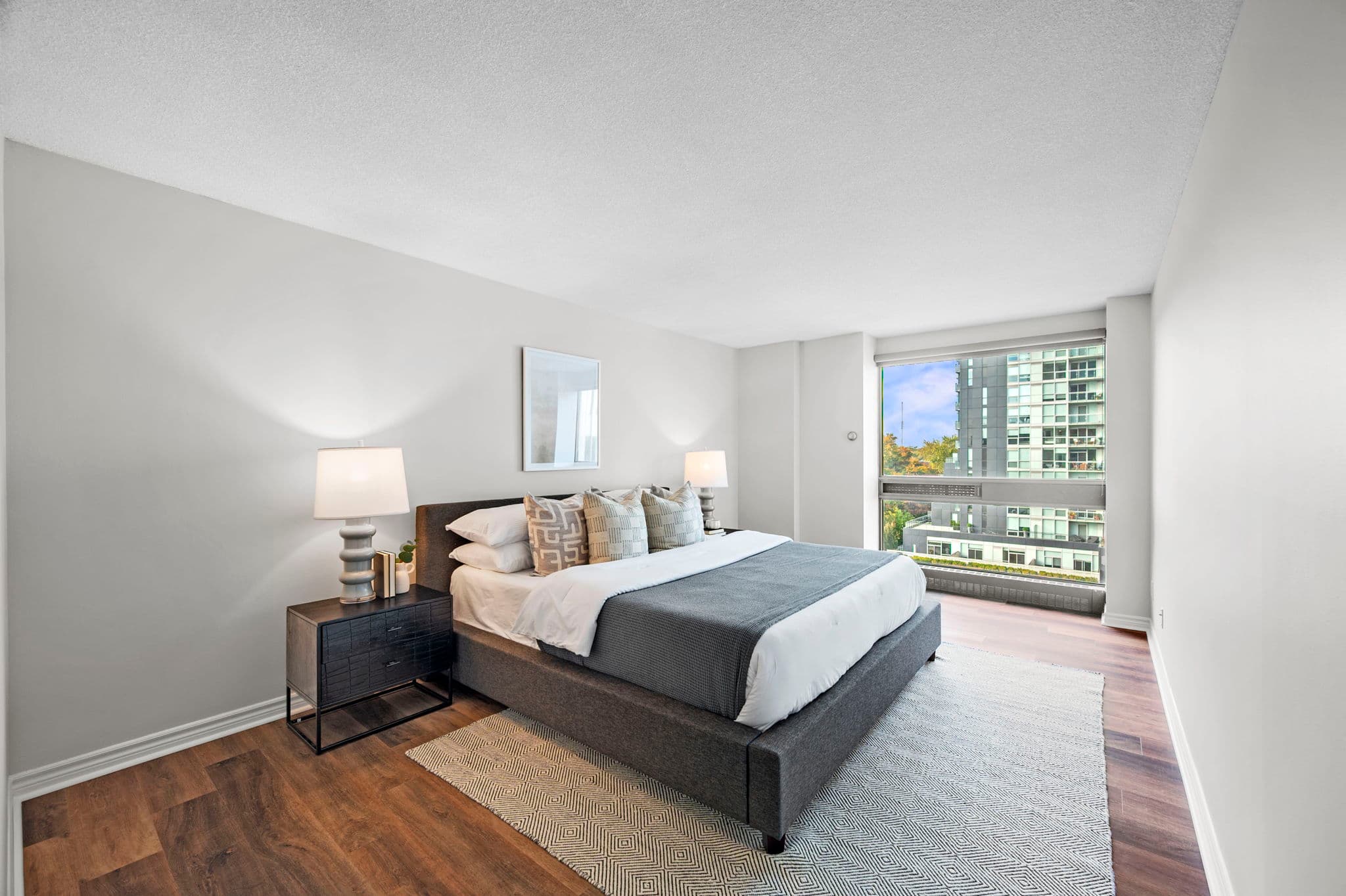 63 St Clair Ave W Unit 703 Toronto, ON M4V 2Y9