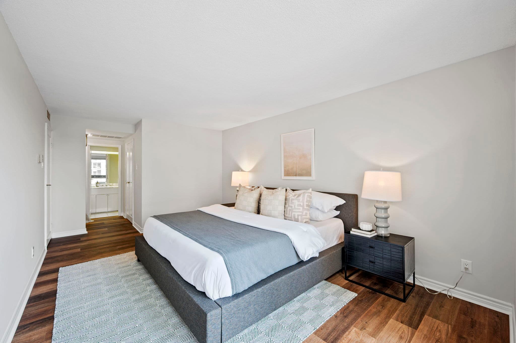 63 St Clair Ave W Unit 703 Toronto, ON M4V 2Y9