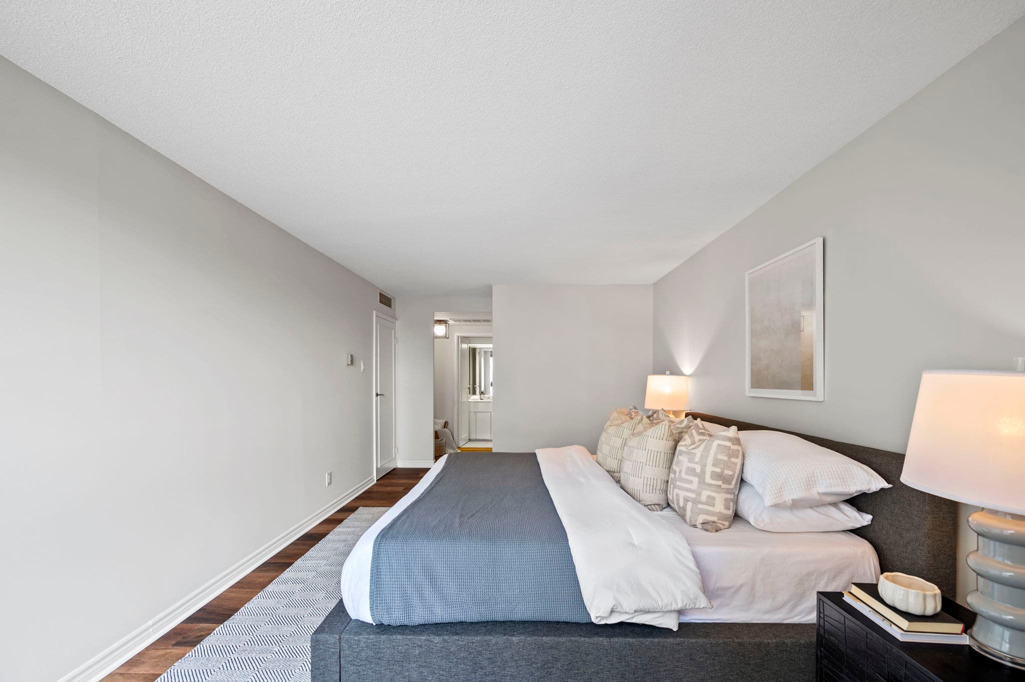 63 St Clair Ave W Unit 703 Toronto, ON M4V 2Y9