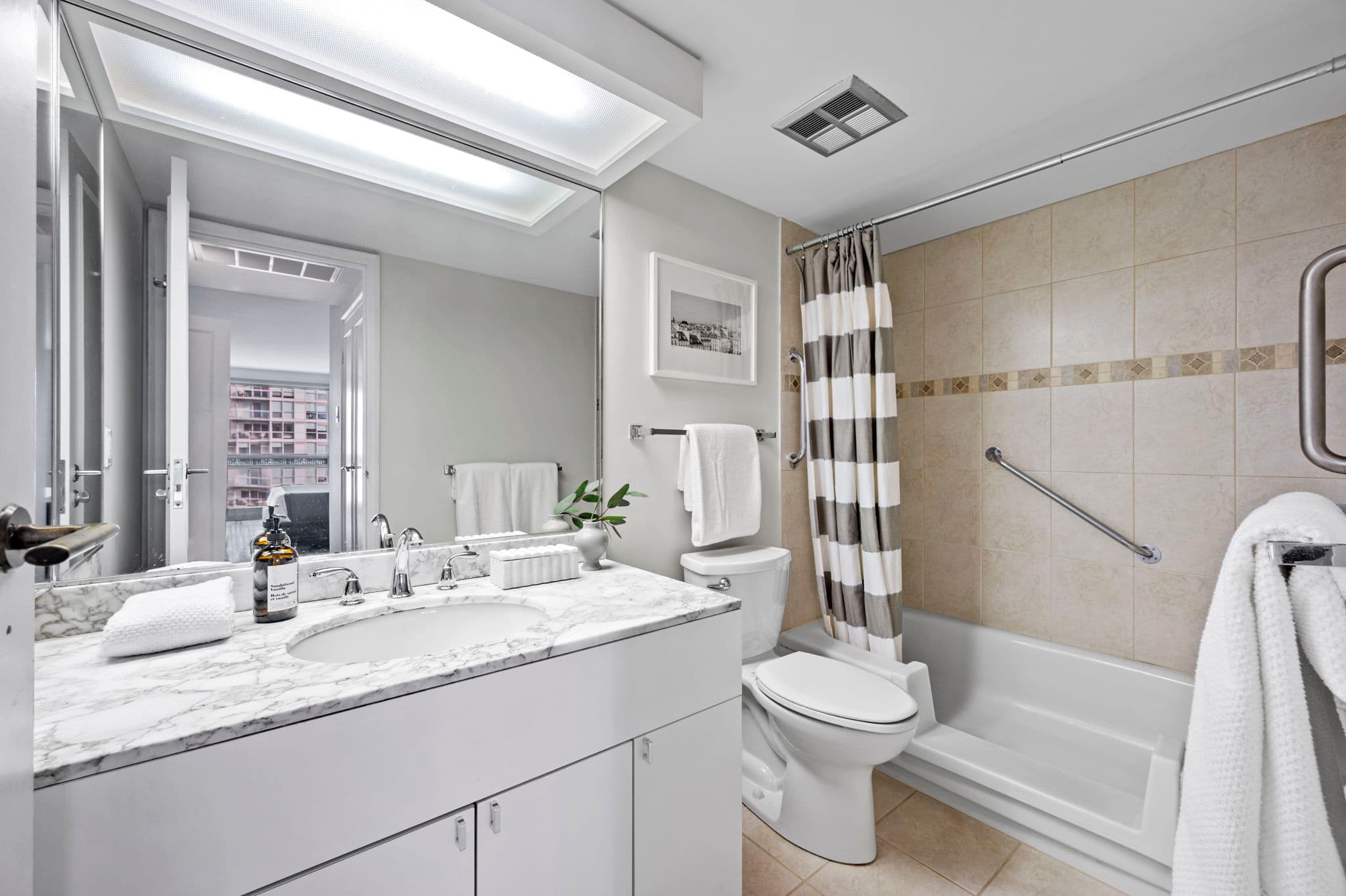 63 St Clair Ave W Unit 703 Toronto, ON M4V 2Y9