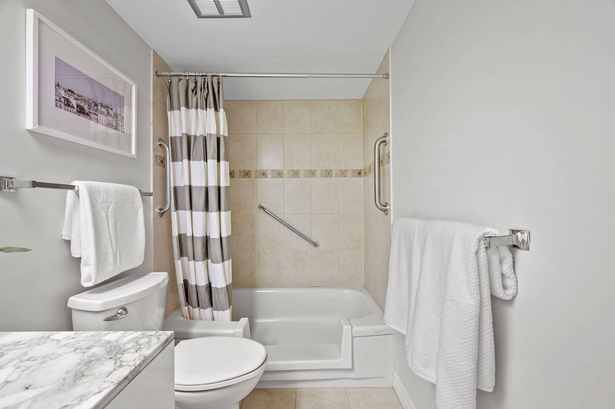 63 St Clair Ave W Unit 703 Toronto, ON M4V 2Y9