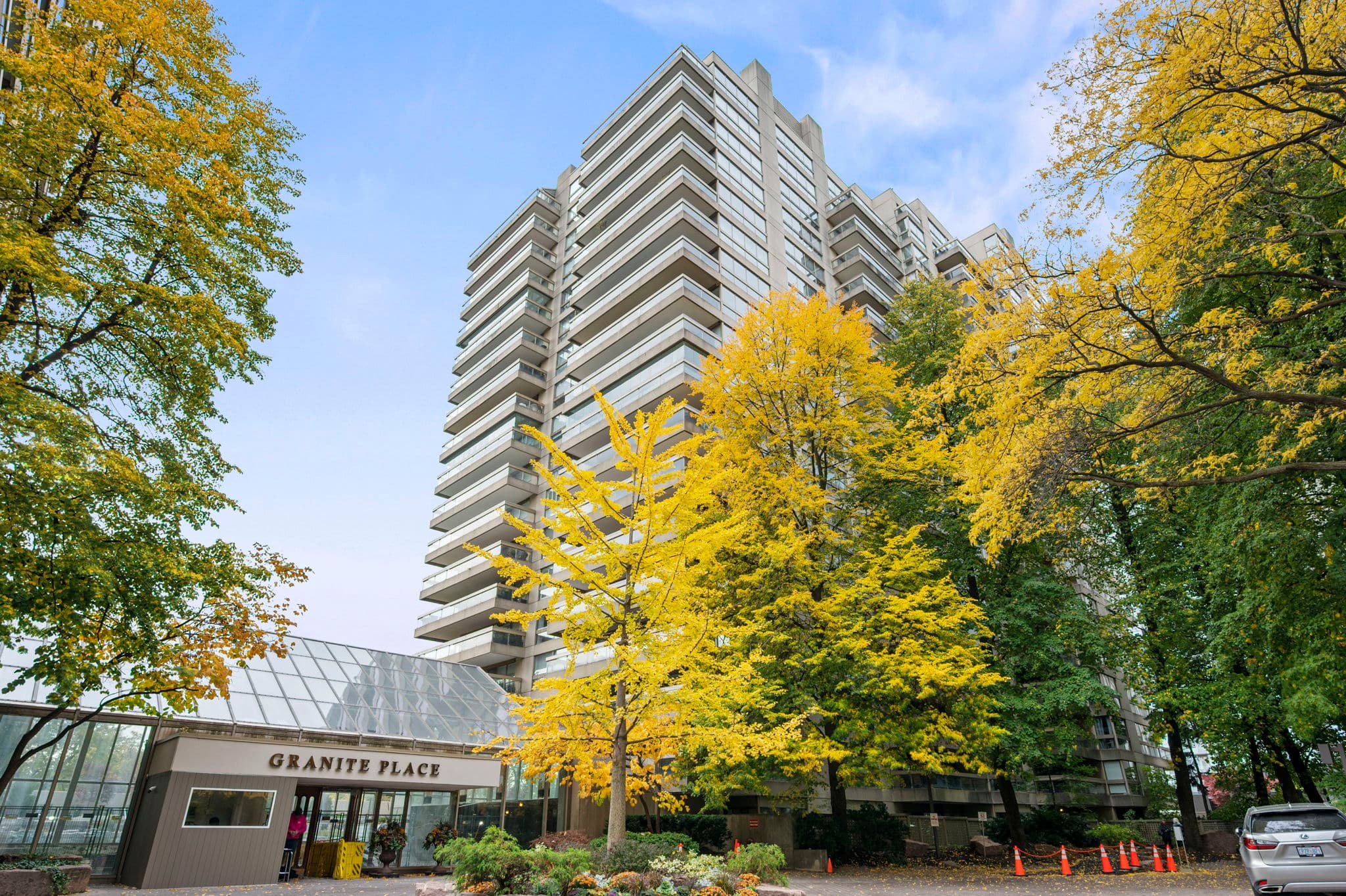 63 St Clair Ave W Unit 703 Toronto, ON M4V 2Y9