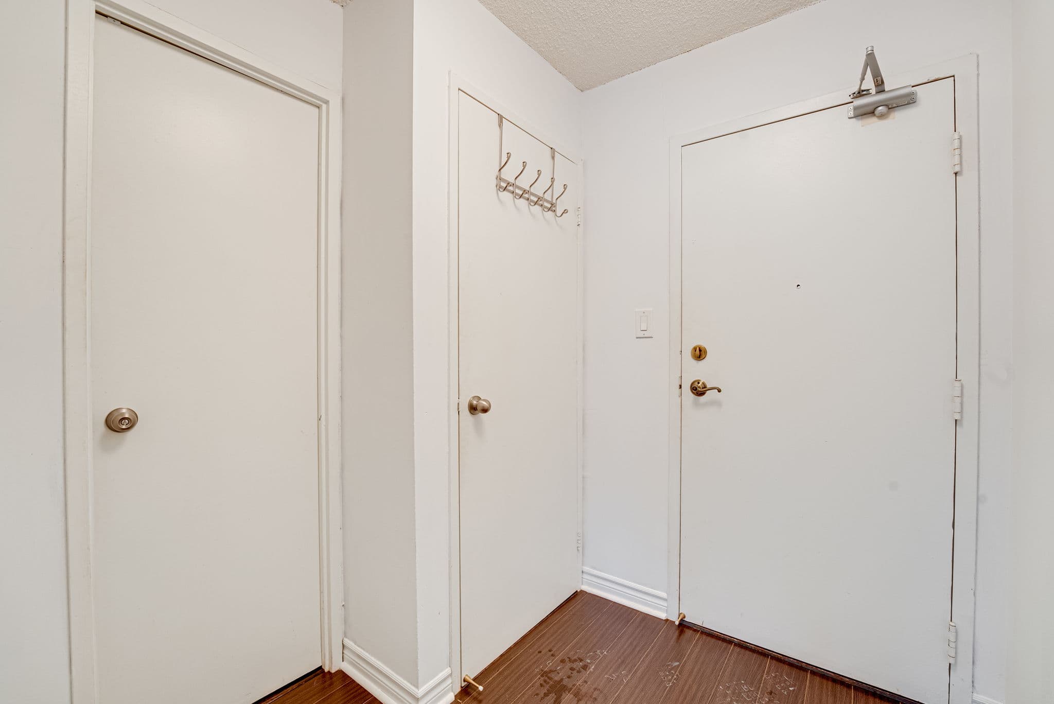 633 Bay St. Unit 2308 Toronto, ON M5G 2G4