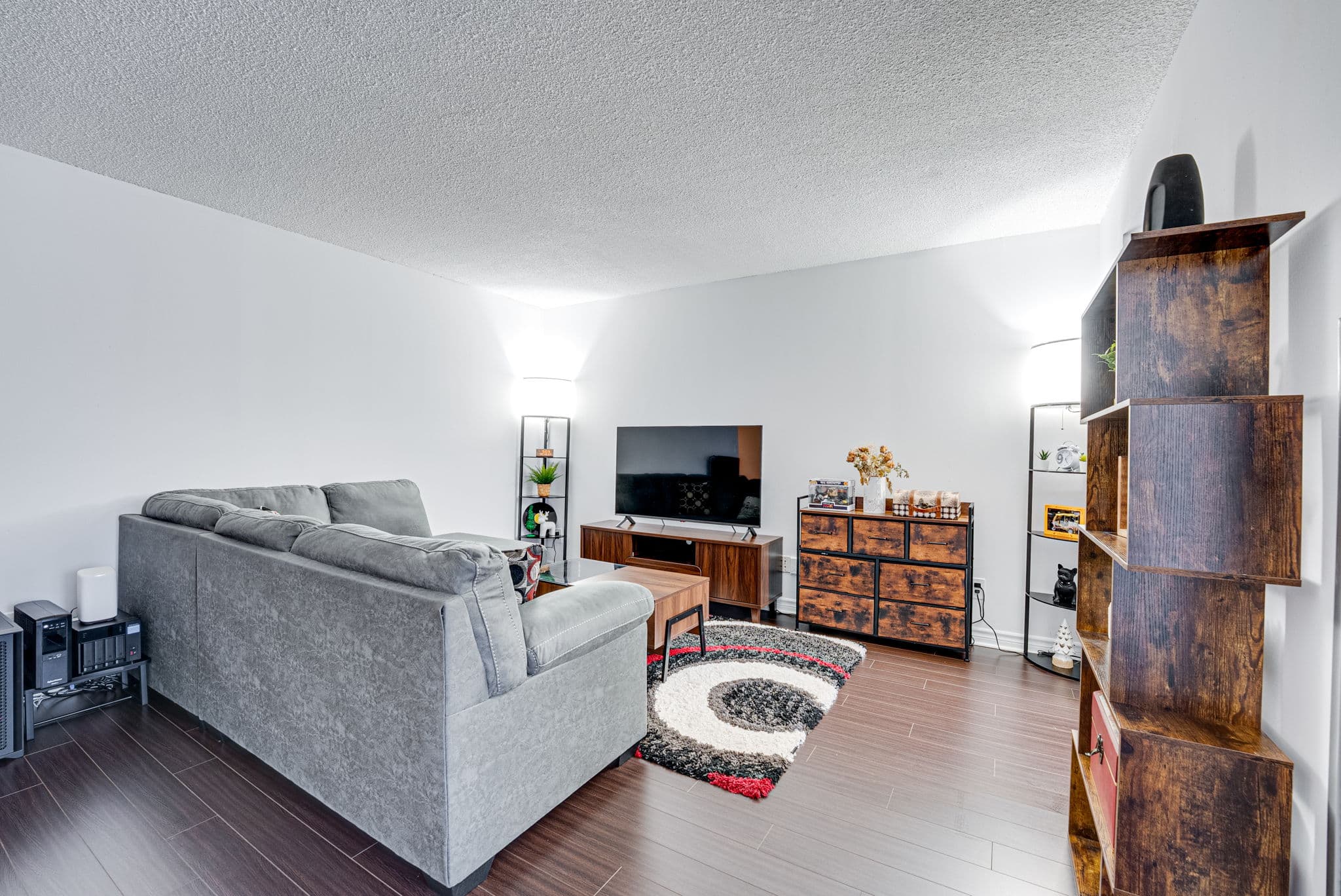 633 Bay St. Unit 2308 Toronto, ON M5G 2G4