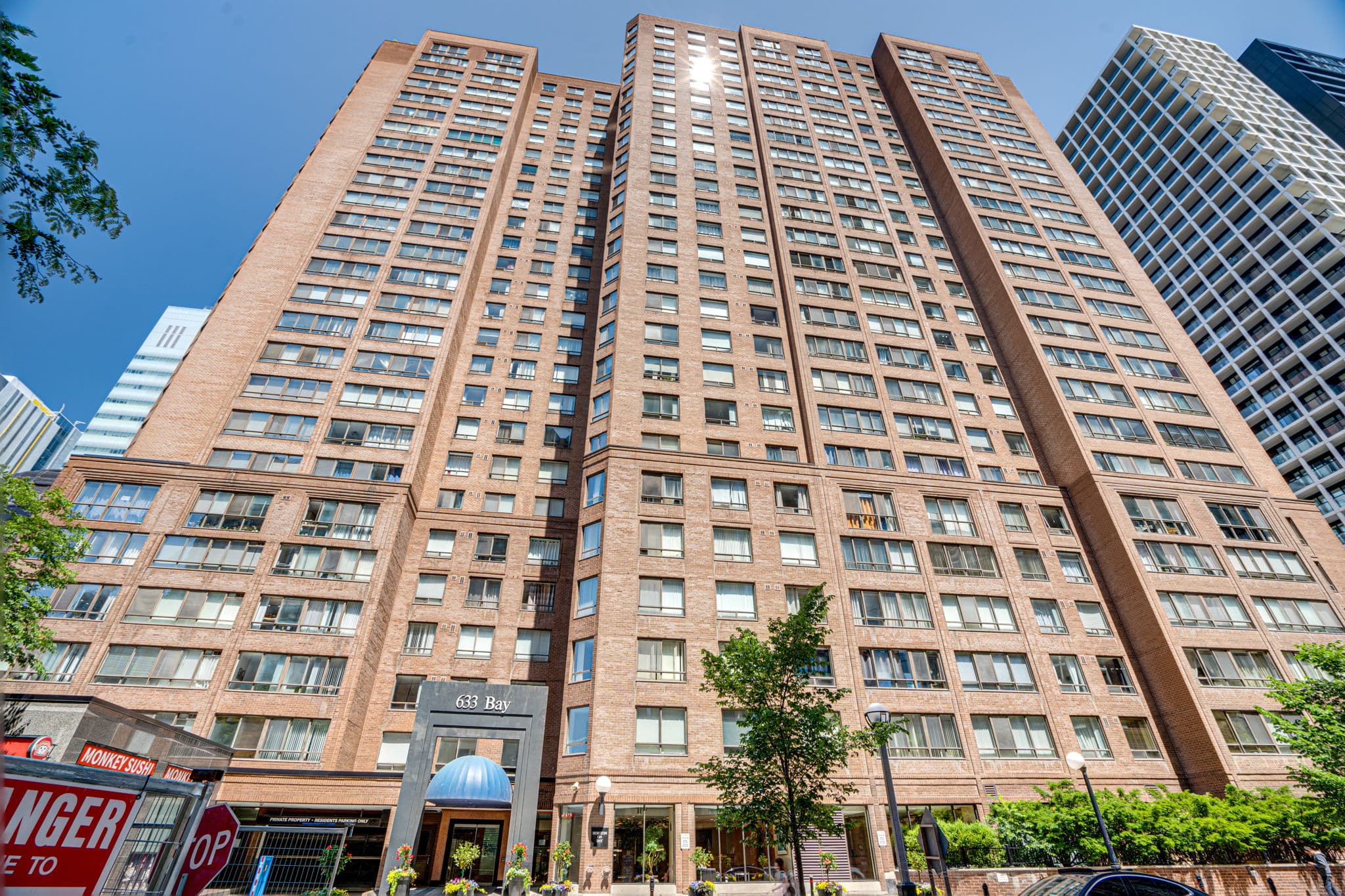 633 Bay St. Unit 2703 Toronto, ON M5G 2G4
