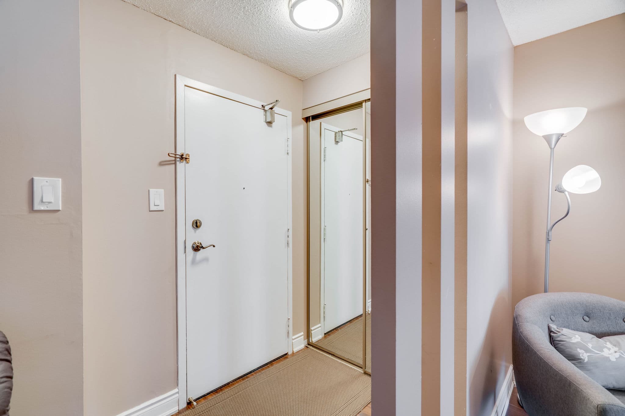 633 Bay St. Unit 2703 Toronto, ON M5G 2G4