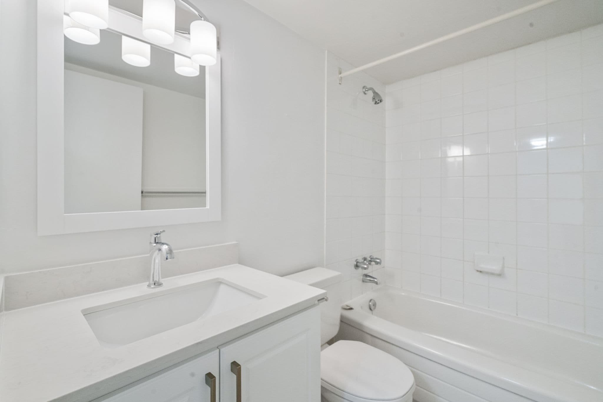 633 Bay St. Unit 509 Toronto, ON M5G 2G4
