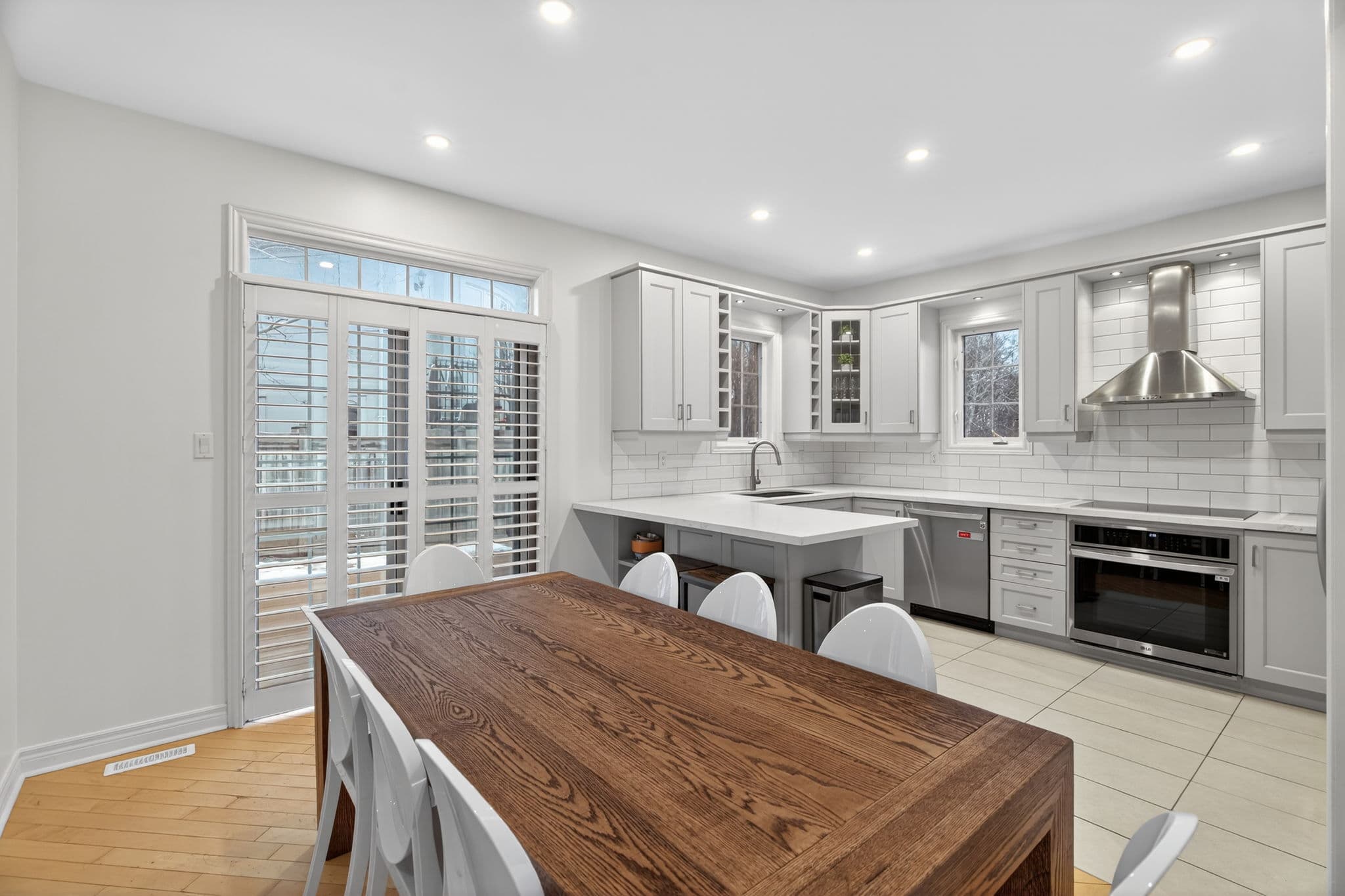 64 Canelli Heights Ct Vaughan, ON L4J 8V5