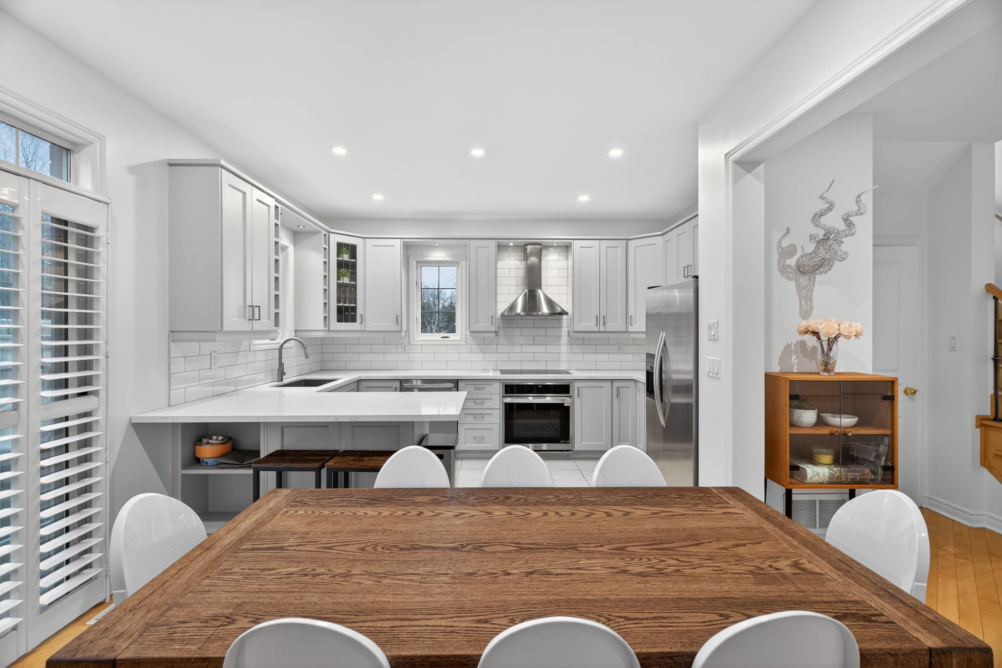 64 Canelli Heights Ct Vaughan, ON L4J 8V5