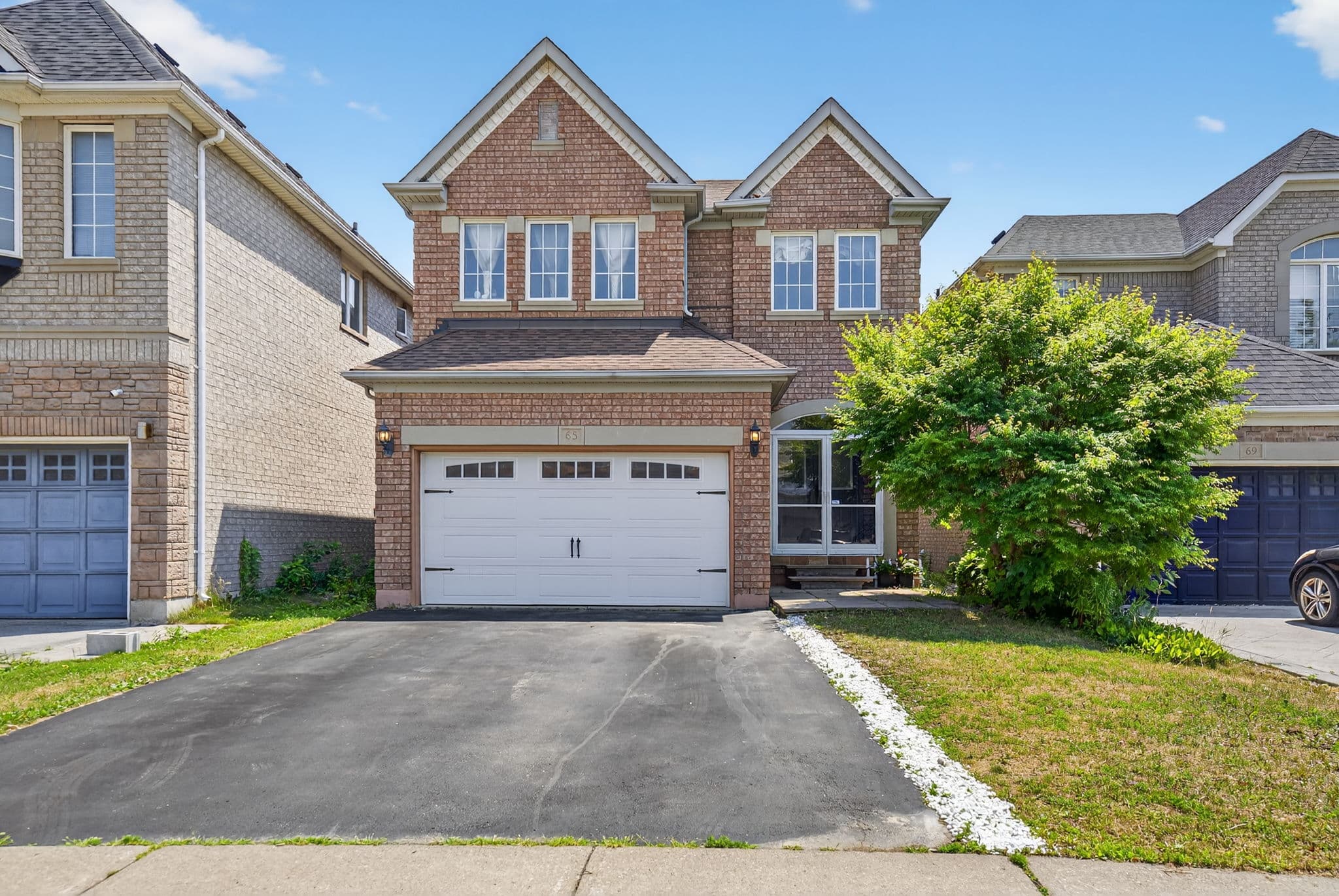 65 Belvia Dr Vaughan, ON L4K 5J6