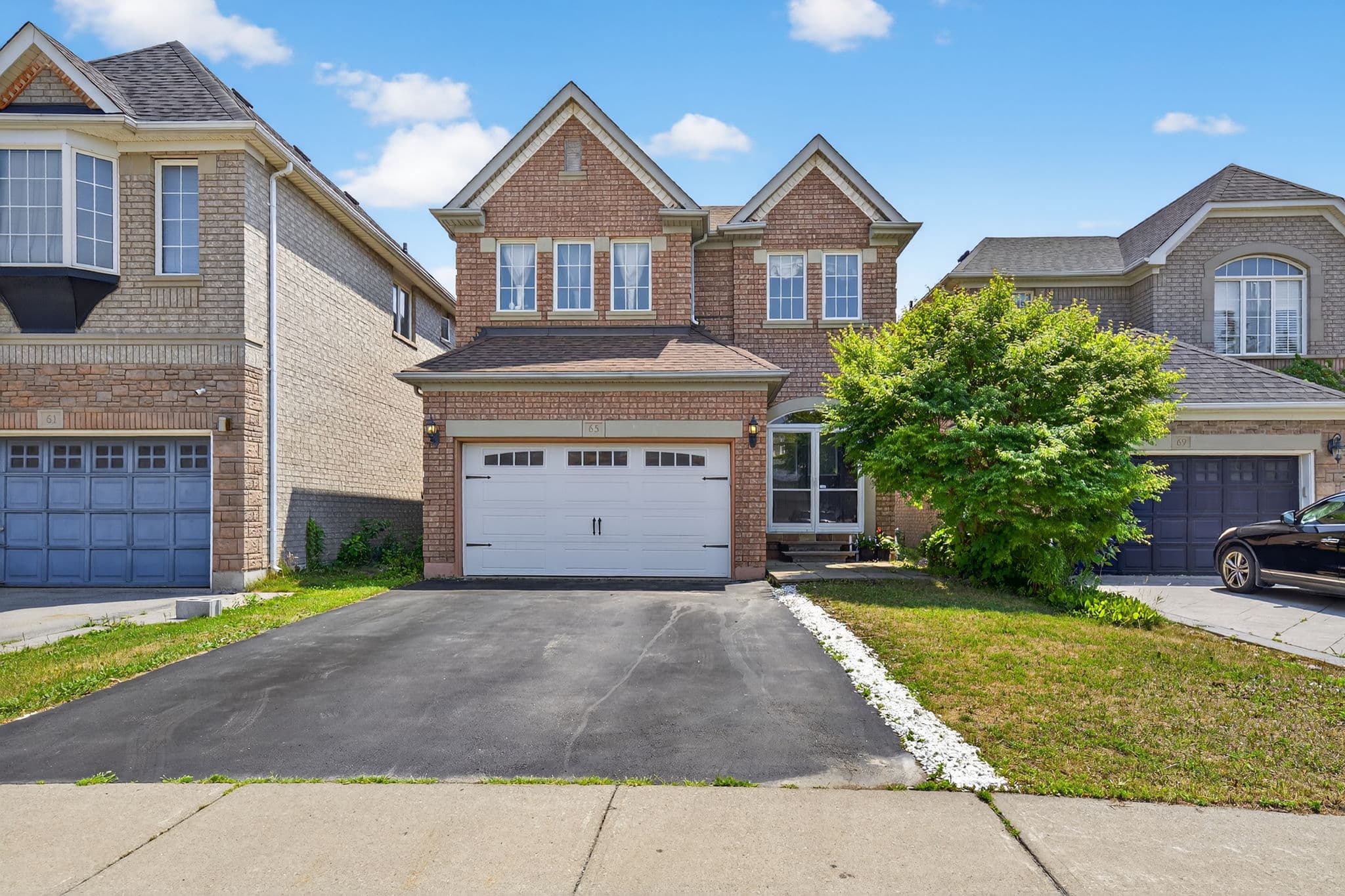 65 Belvia Dr Vaughan, ON L4K 5J6