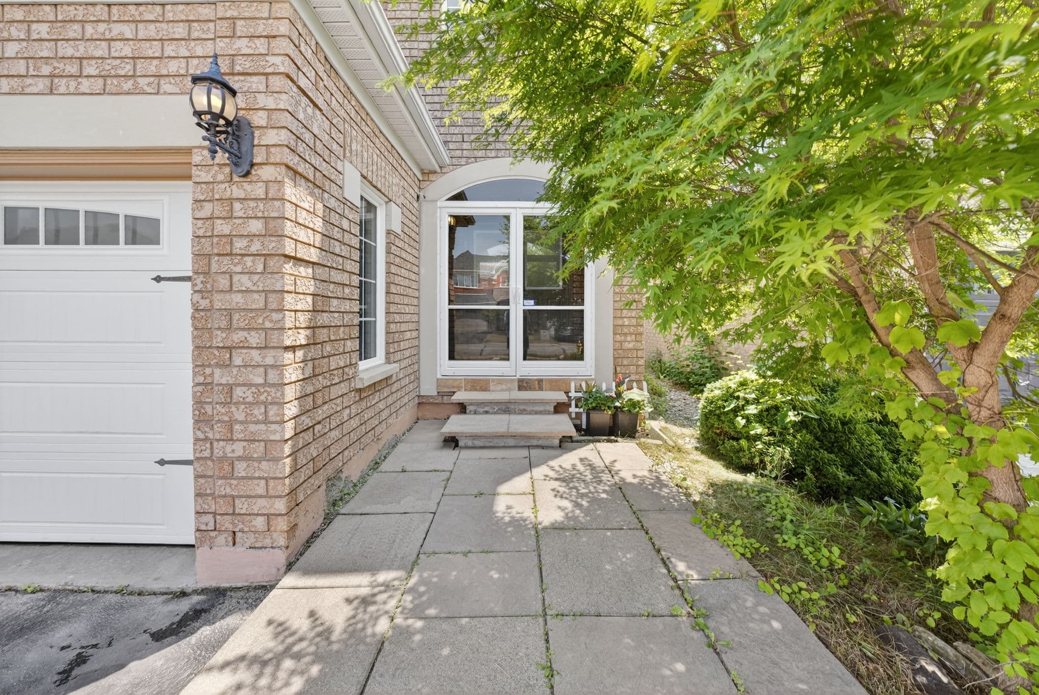65 Belvia Dr Vaughan, ON L4K 5J6