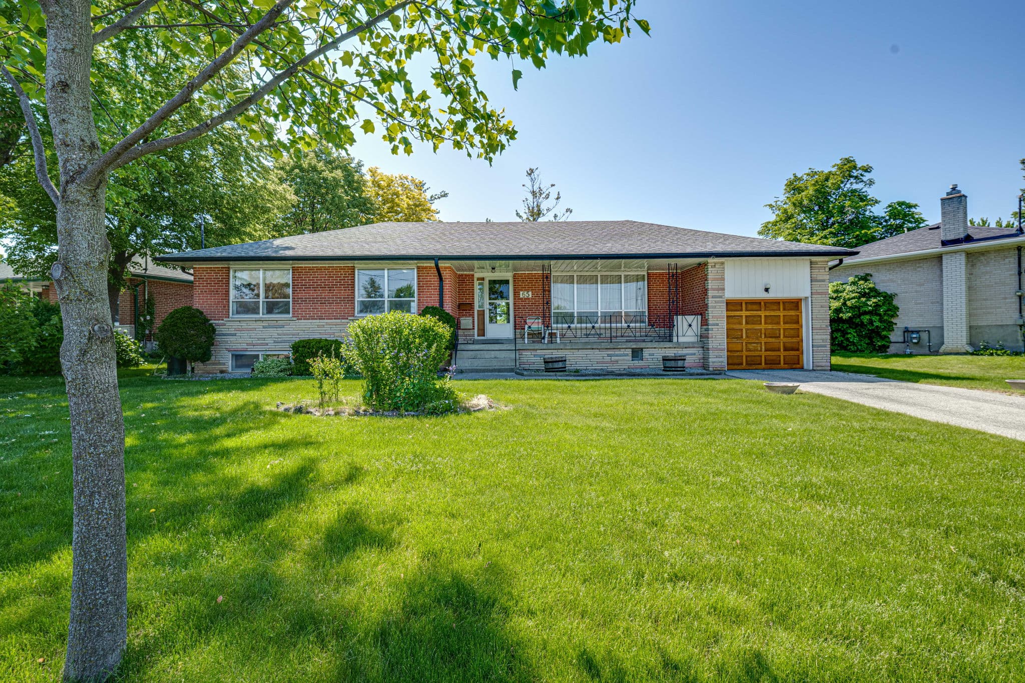 65 Coral Gable Dr Toronto, ON M9M 1P3