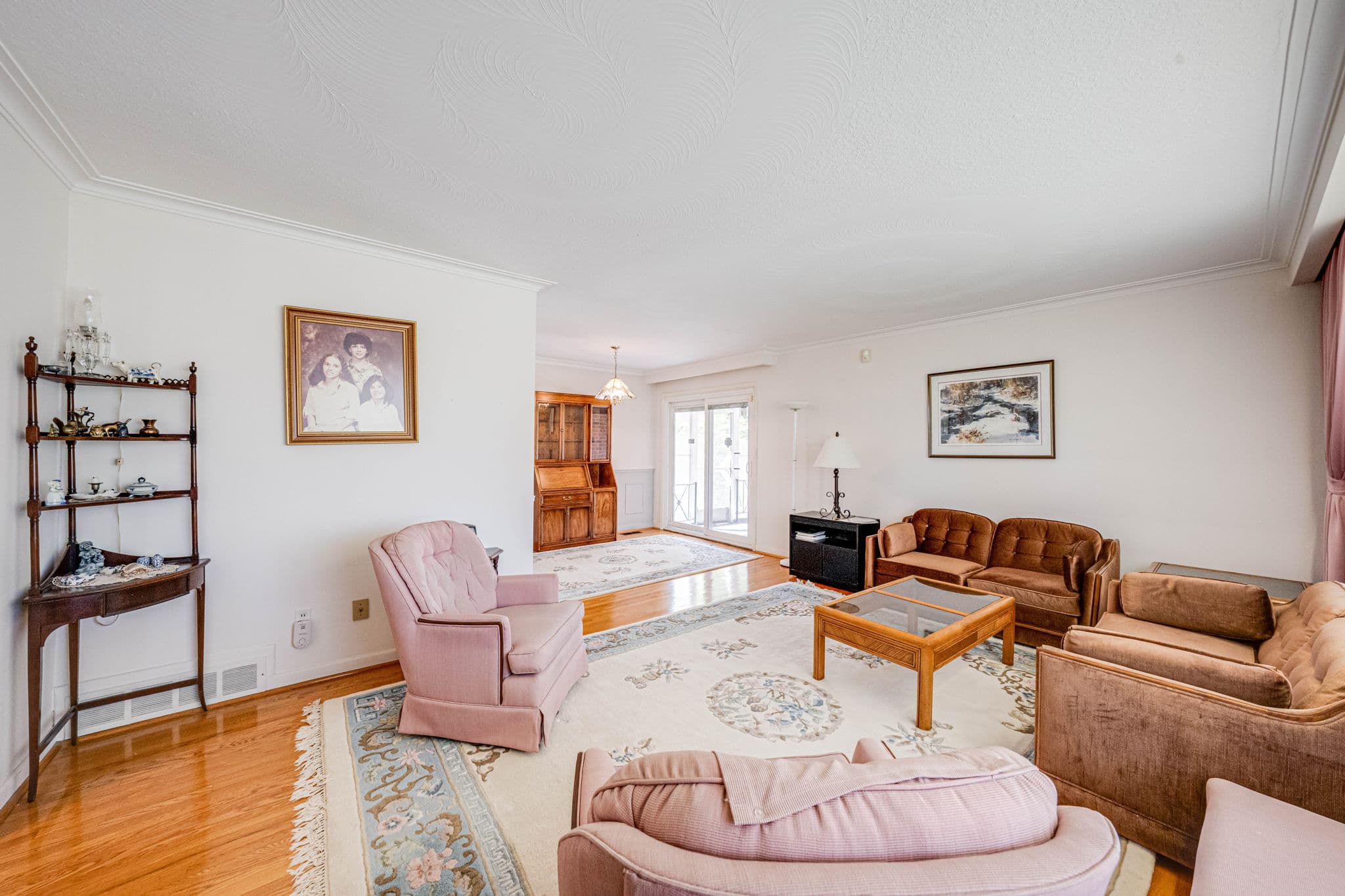 65 Coral Gable Dr Toronto, ON M9M 1P3