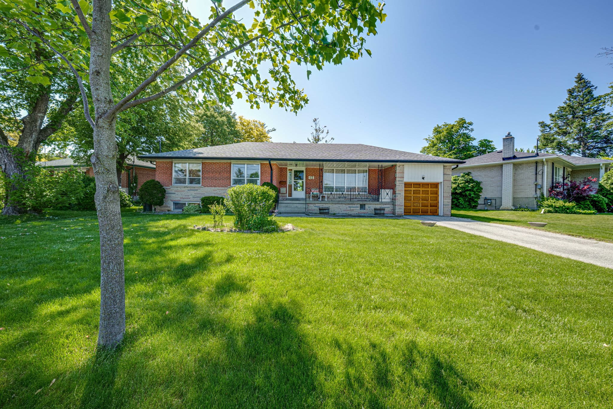 65 Coral Gable Dr Toronto, ON M9M 1P3