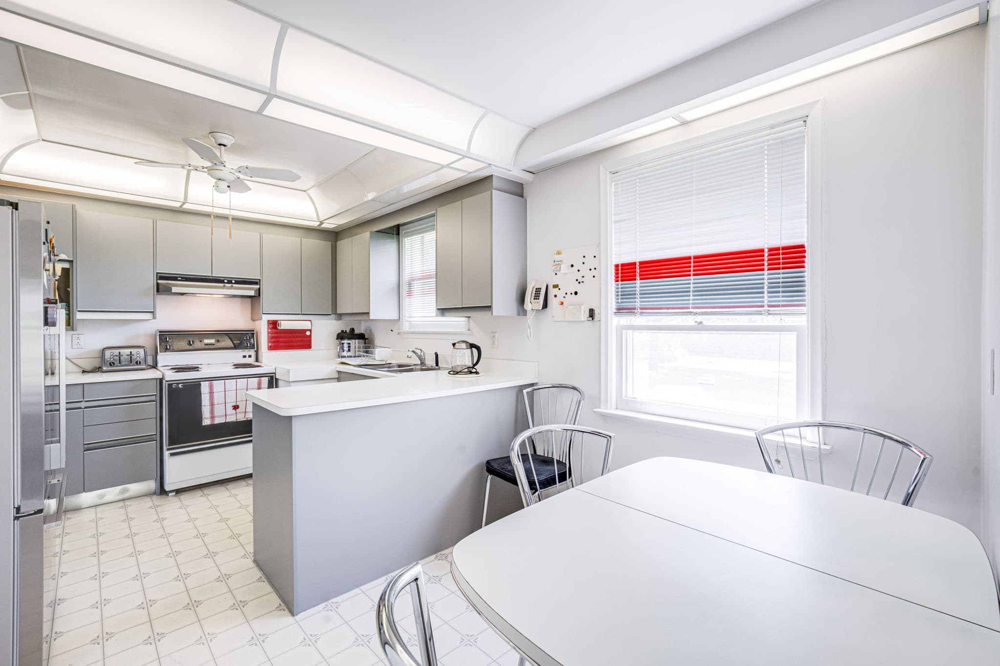 65 Coral Gable Dr Toronto, ON M9M 1P3