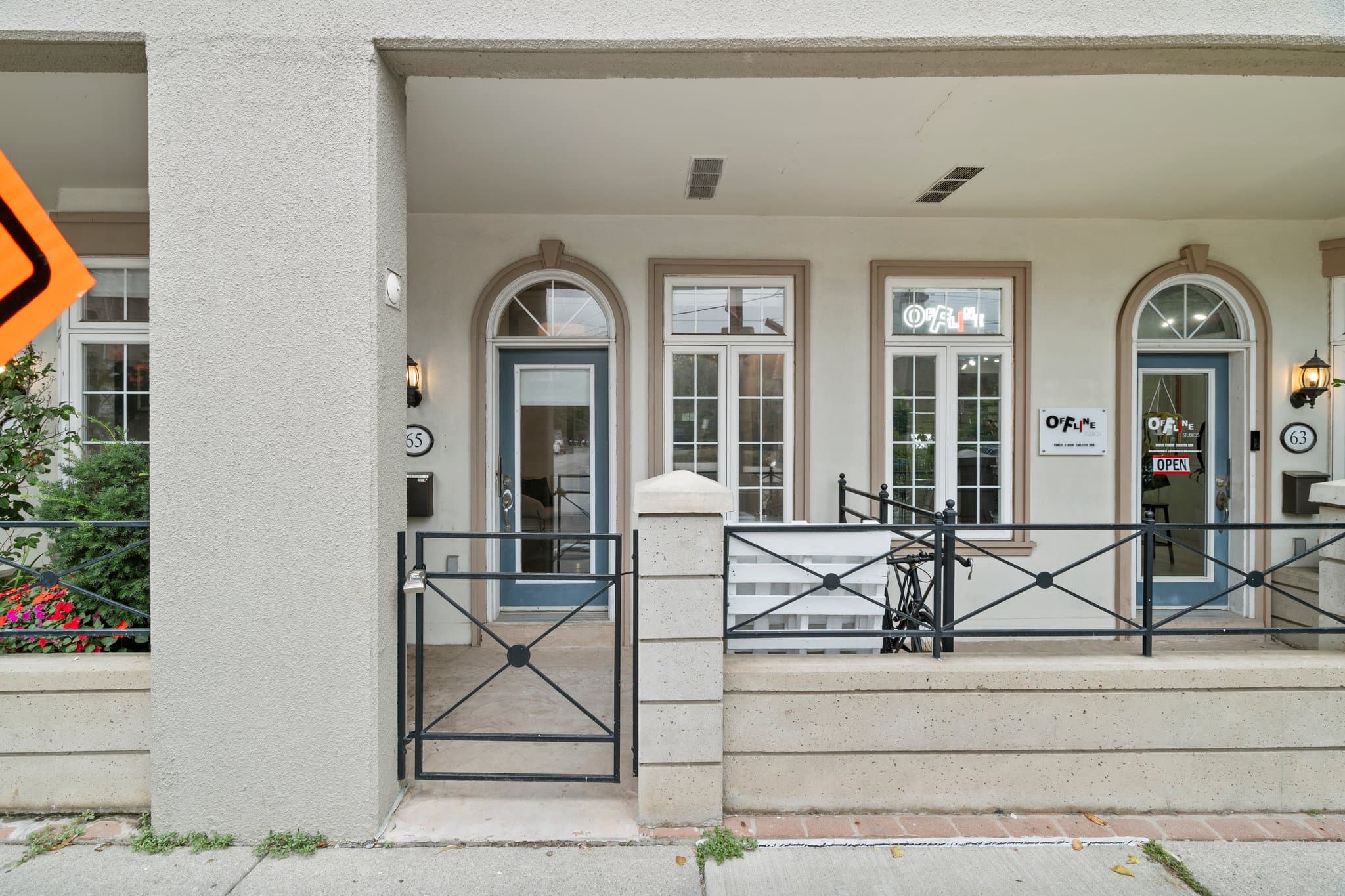 65 McCaul St Toronto, ON M5T 2X1