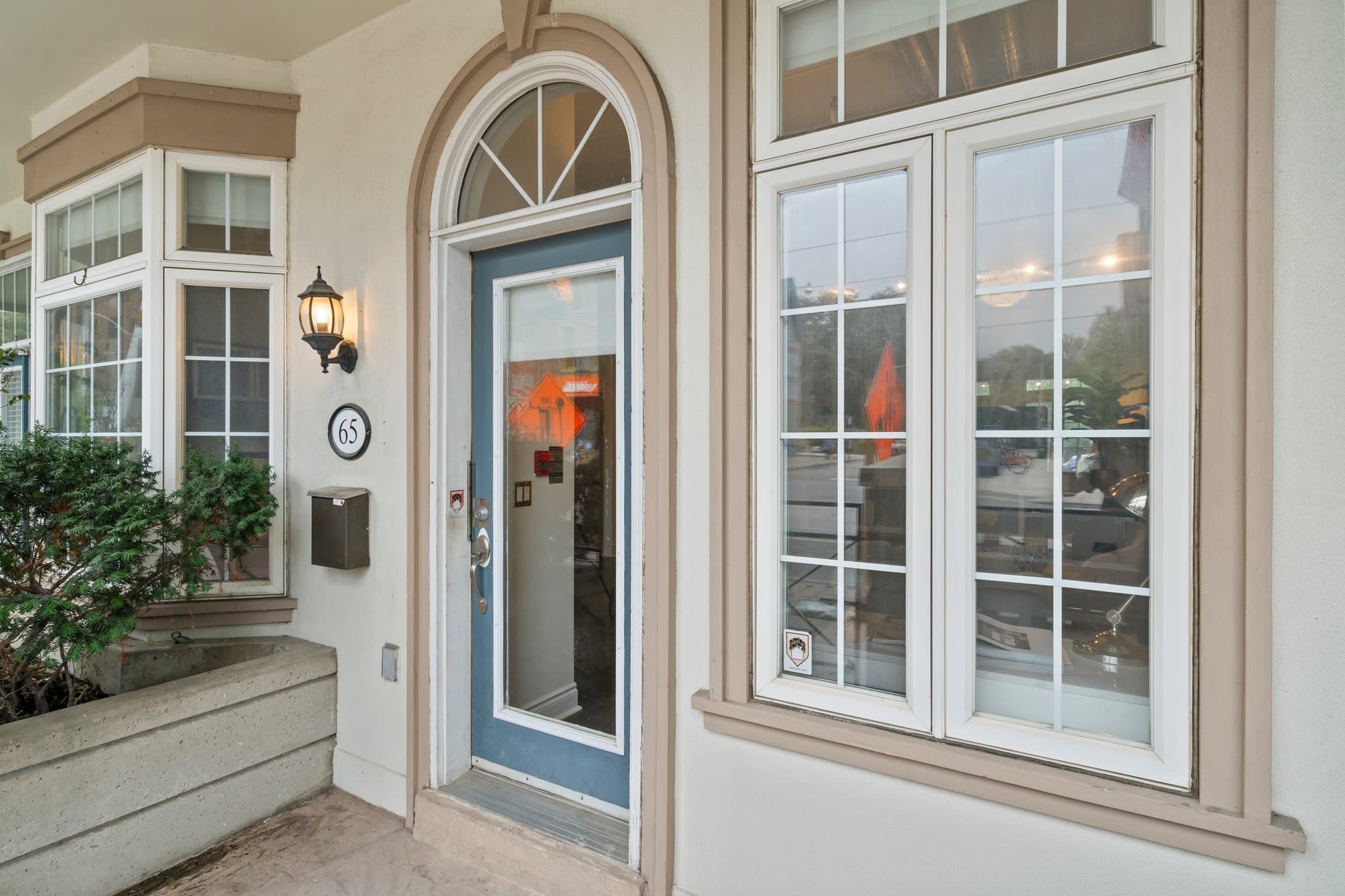65 McCaul St Toronto, ON M5T 2X1