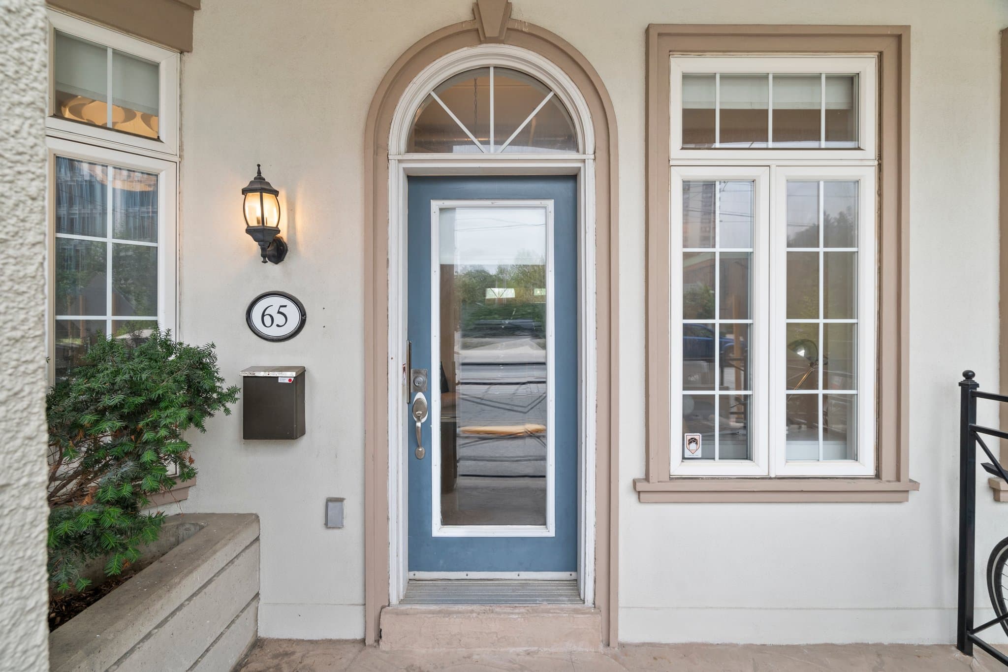 65 McCaul St Toronto, ON M5T 2X1