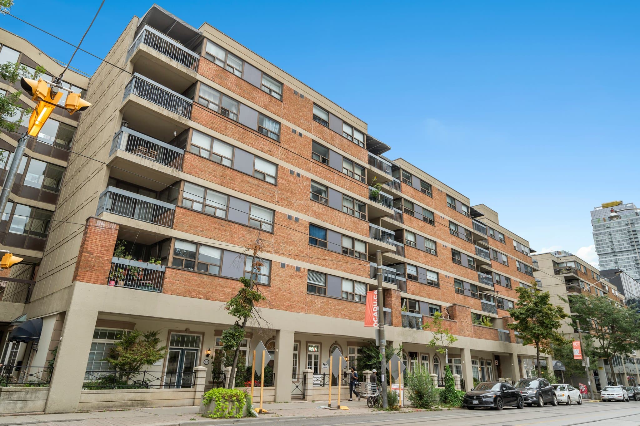 65 McCaul St Toronto, ON M5T 2X1