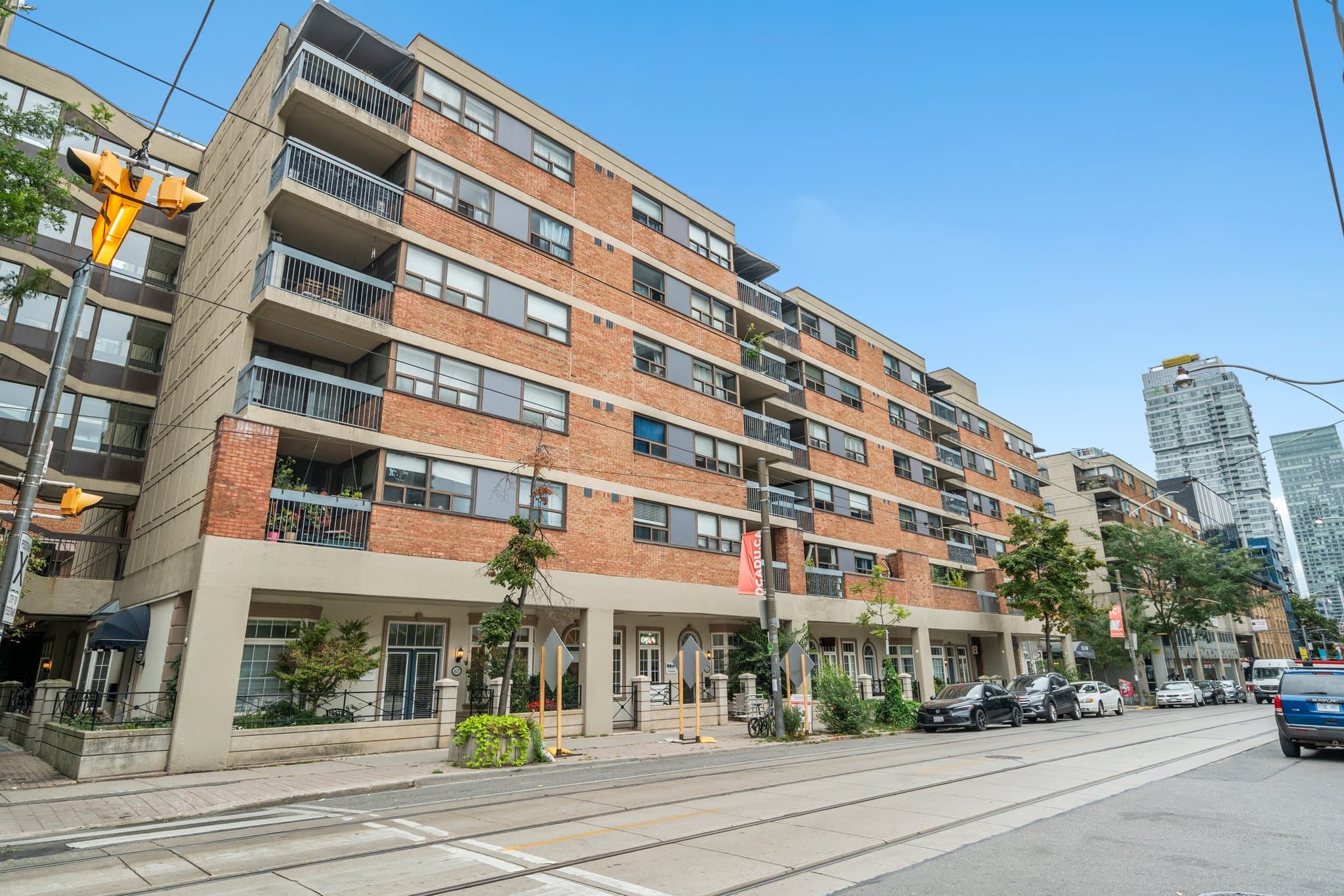 65 McCaul St Toronto, ON M5T 2X1