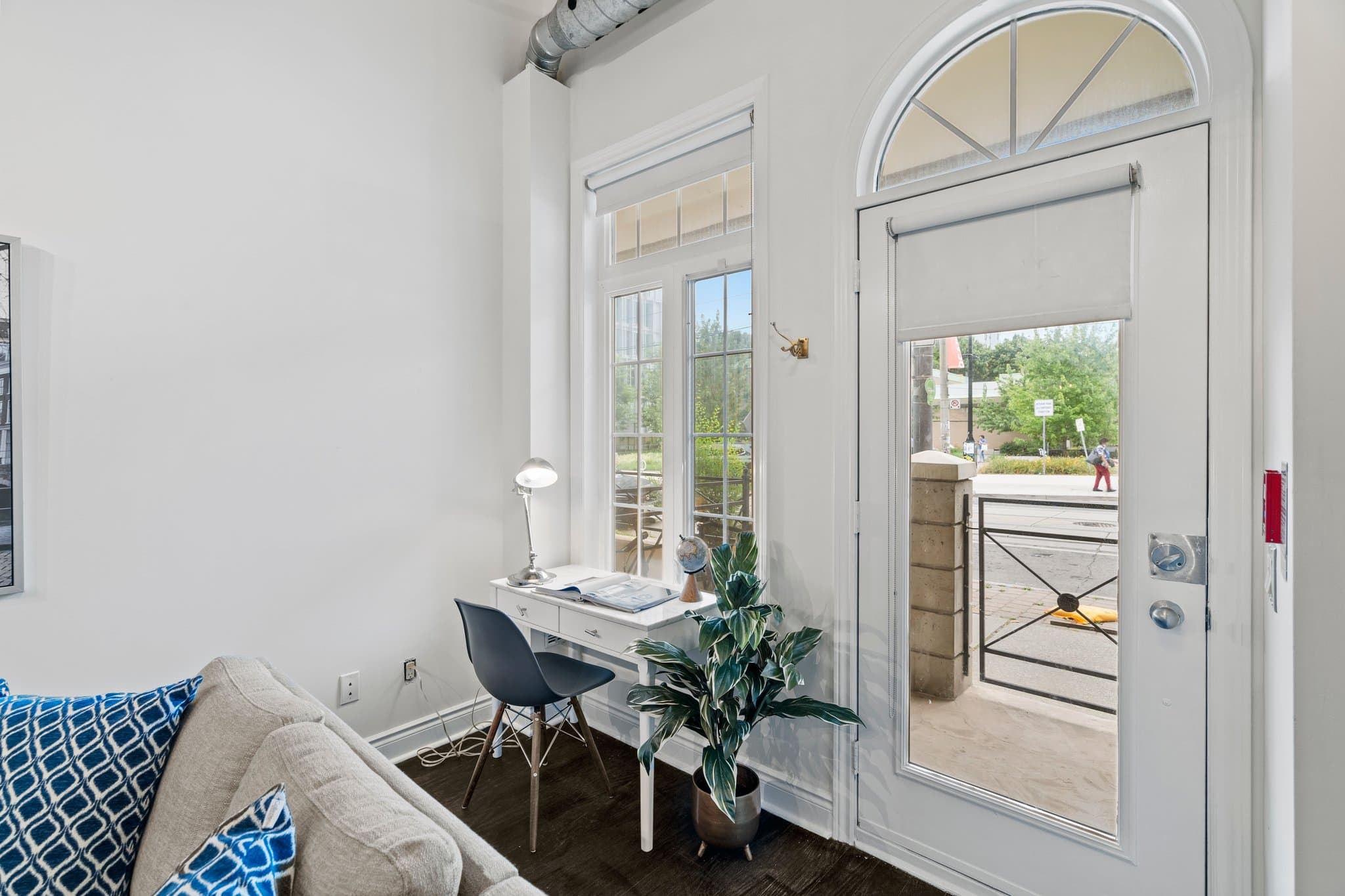65 McCaul St Toronto, ON M5T 2X1