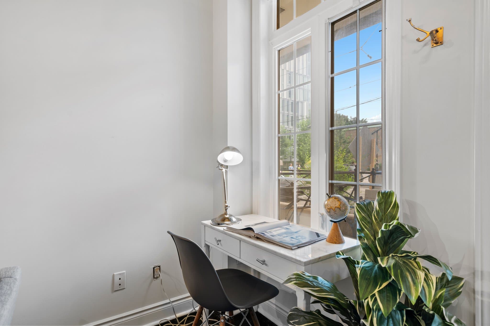 65 McCaul St Toronto, ON M5T 2X1