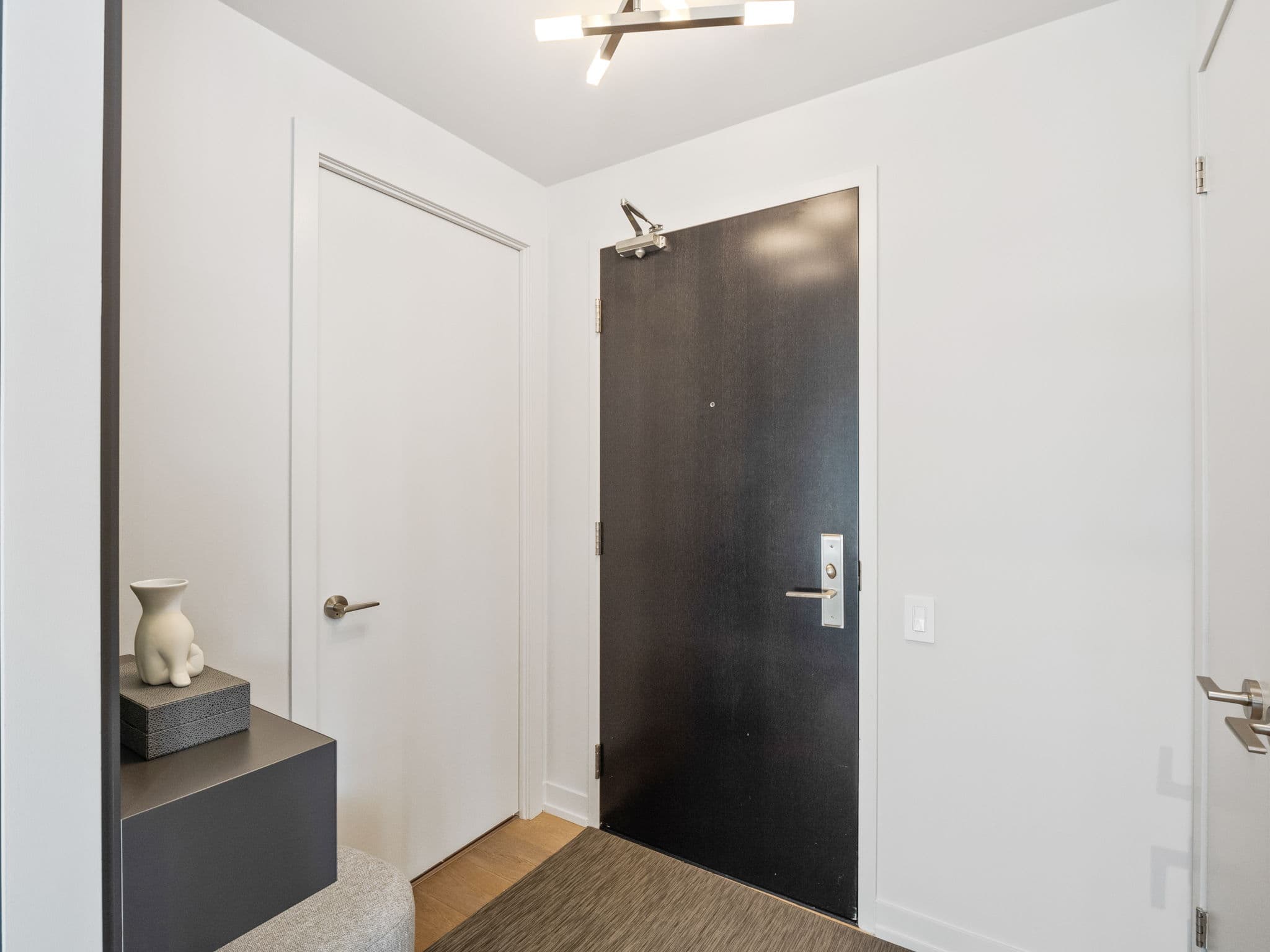 650 King St W Unit 810 Toronto, ON M5V 0H6