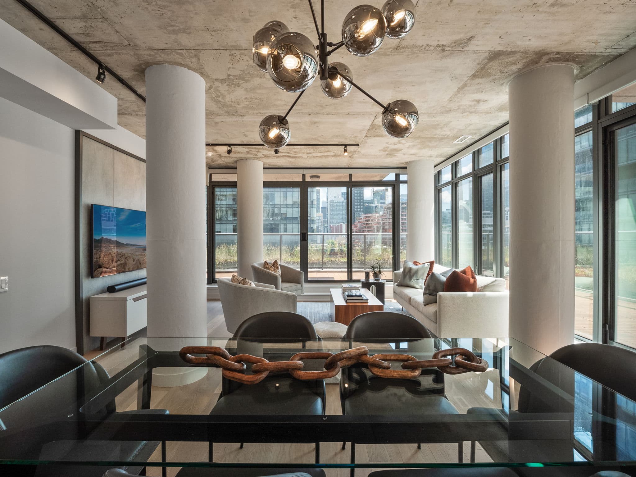 650 King St W Unit 810 Toronto, ON M5V 0H6