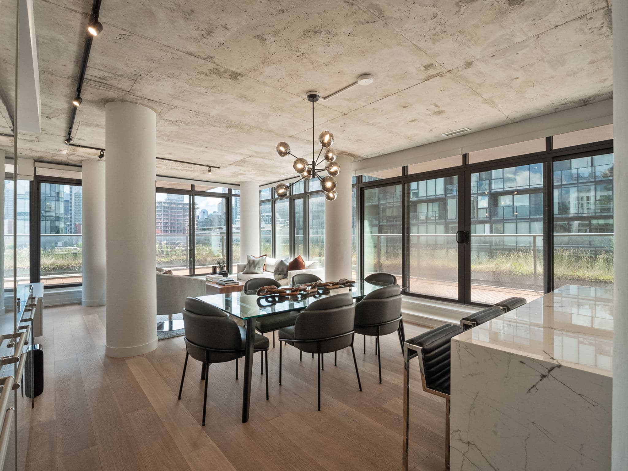 650 King St W Unit 810 Toronto, ON M5V 0H6