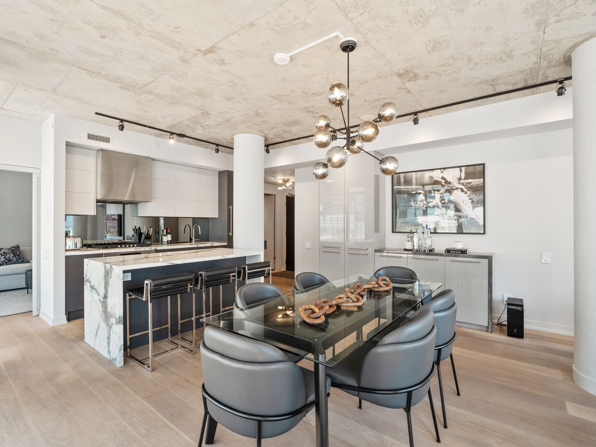 650 King St W Unit 810 Toronto, ON M5V 0H6