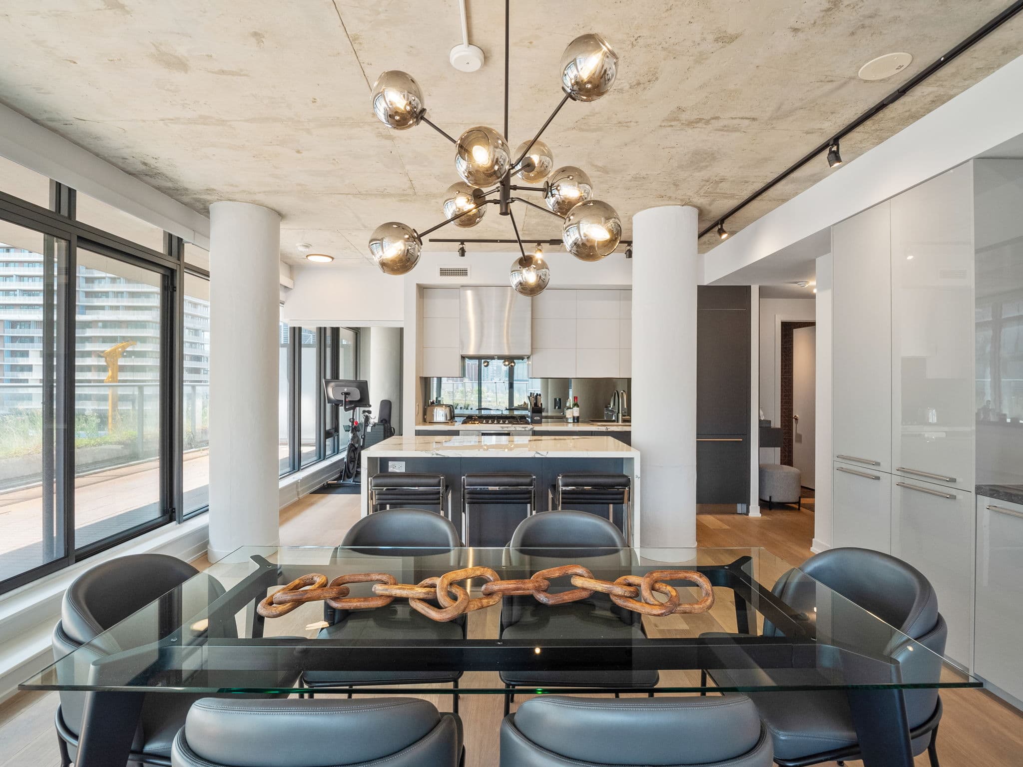 650 King St W Unit 810 Toronto, ON M5V 0H6