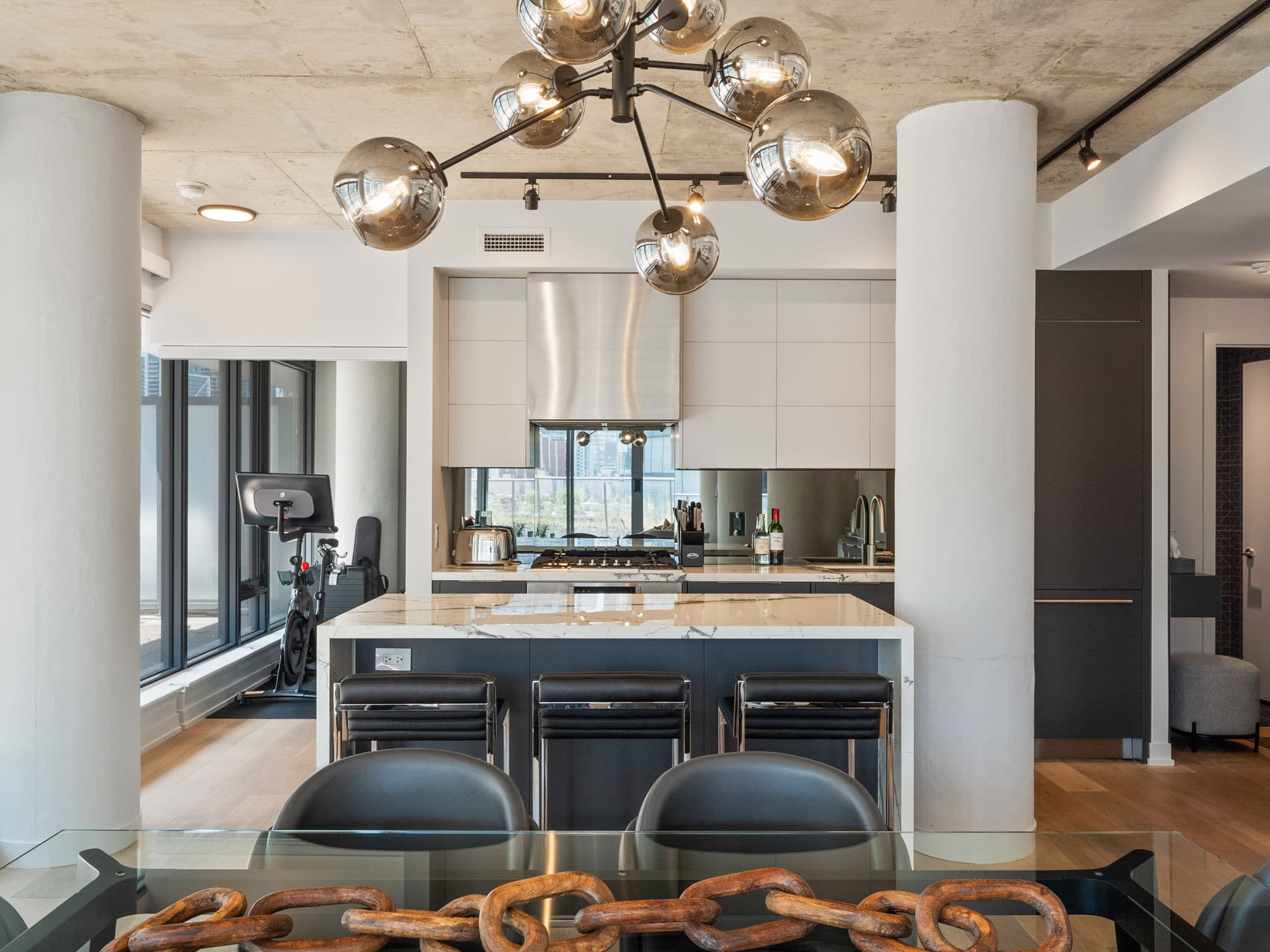 650 King St W Unit 810 Toronto, ON M5V 0H6